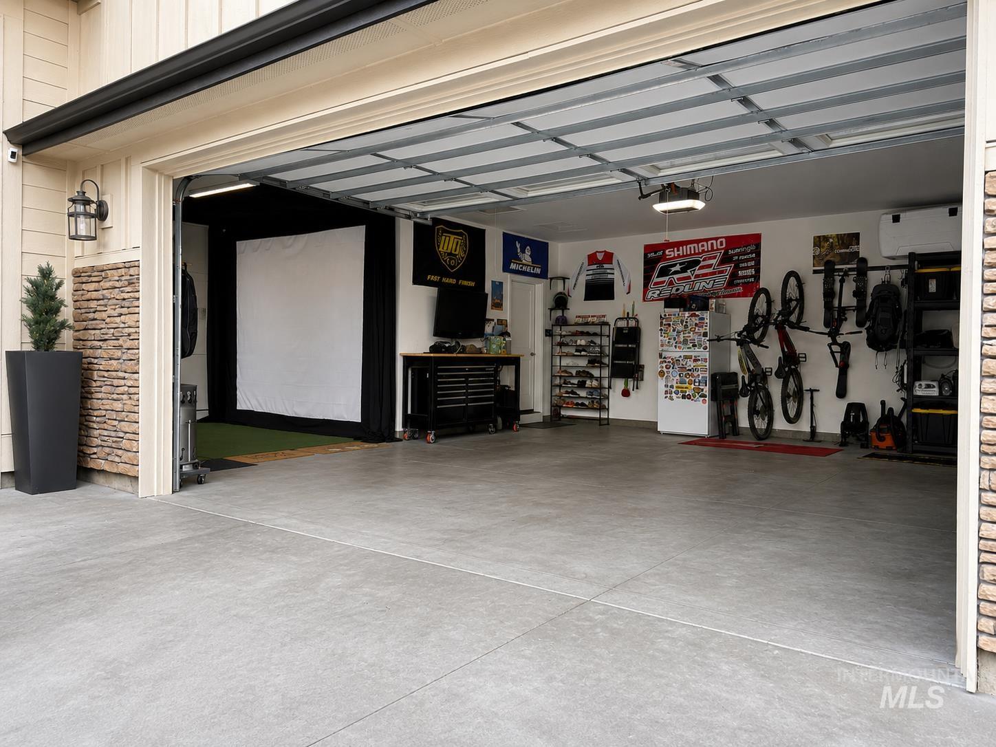 5518 N Asissi Ave, Meridian, Idaho 83646, 4 Bedrooms, 2.5 Bathrooms, Residential For Sale, Price $879,000,MLS 98998741