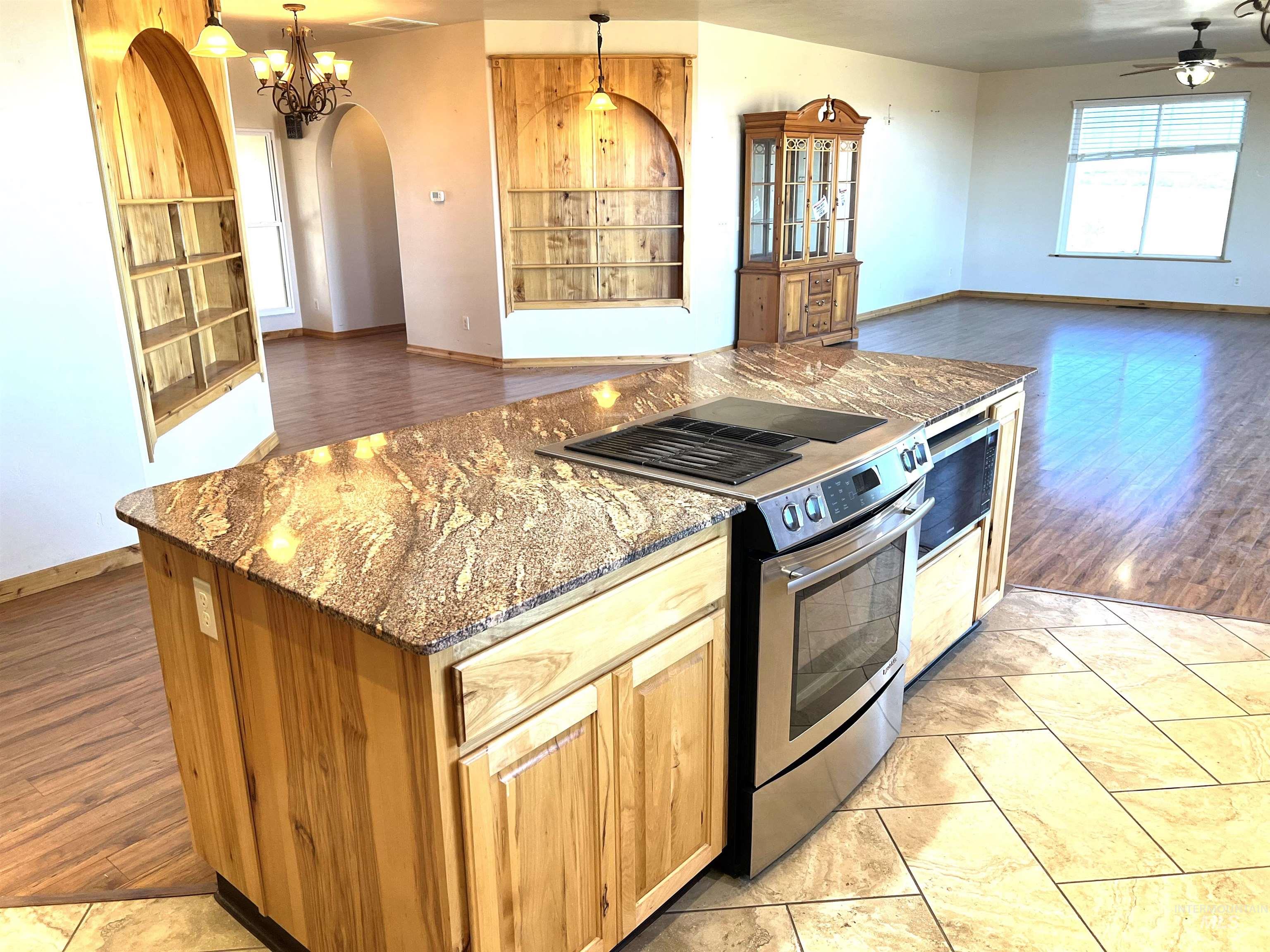 3248 N 2800 East, Twin Falls, Idaho 83301, 4 Bedrooms, 3 Bathrooms, Residential For Sale, Price $749,000,MLS 98998743