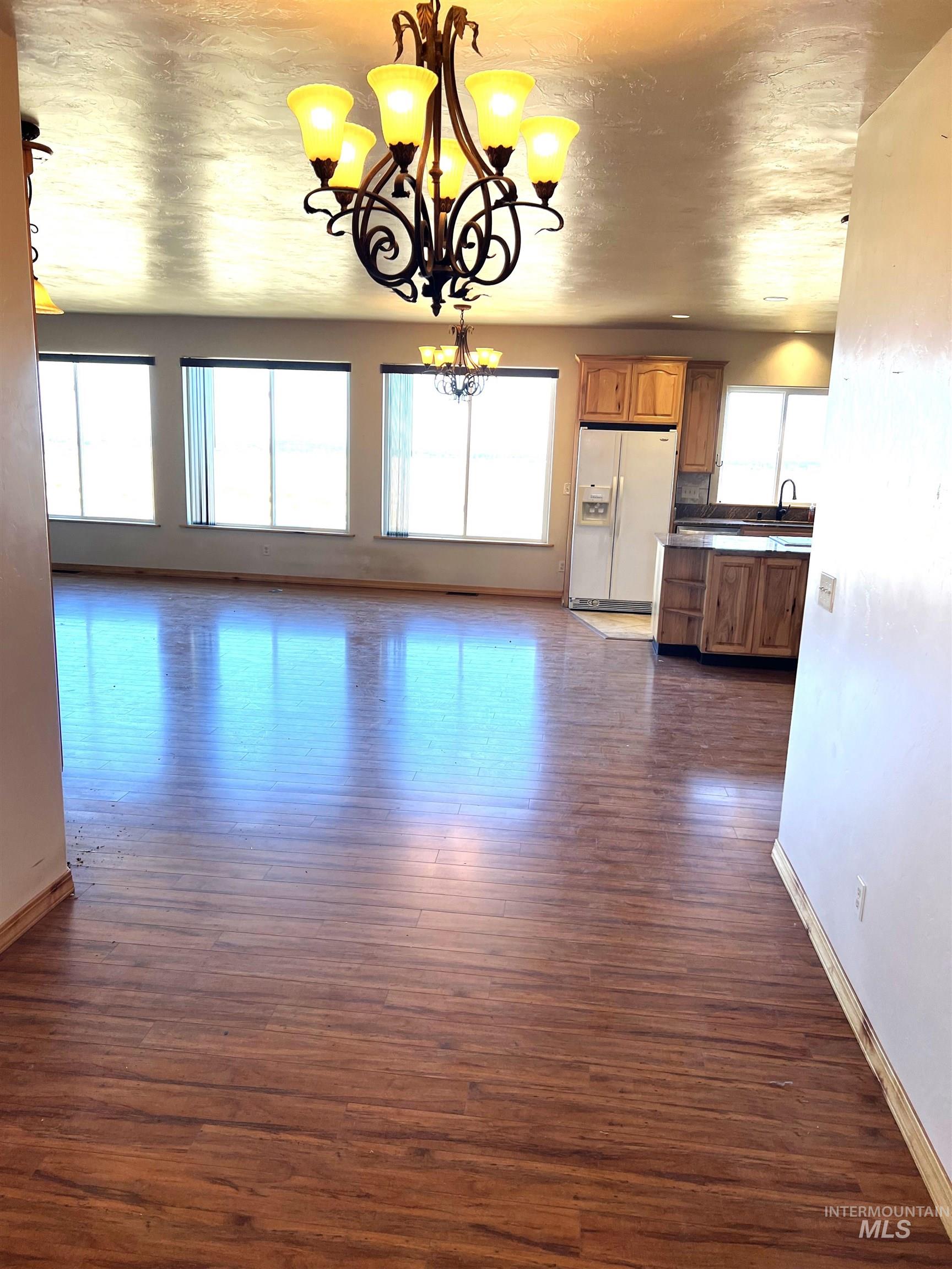 3248 N 2800 East, Twin Falls, Idaho 83301, 4 Bedrooms, 3 Bathrooms, Residential For Sale, Price $749,000,MLS 98998743