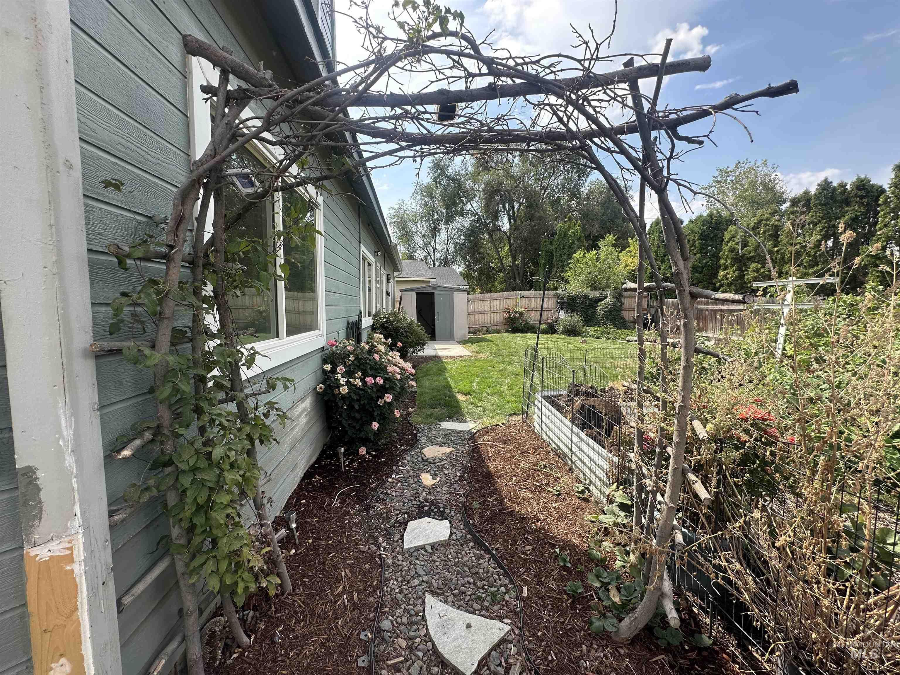 1997 E Gull Cove Pl, Meridian, Idaho 83642, 3 Bedrooms, 2 Bathrooms, Residential For Sale, Price $424,900, 98998744