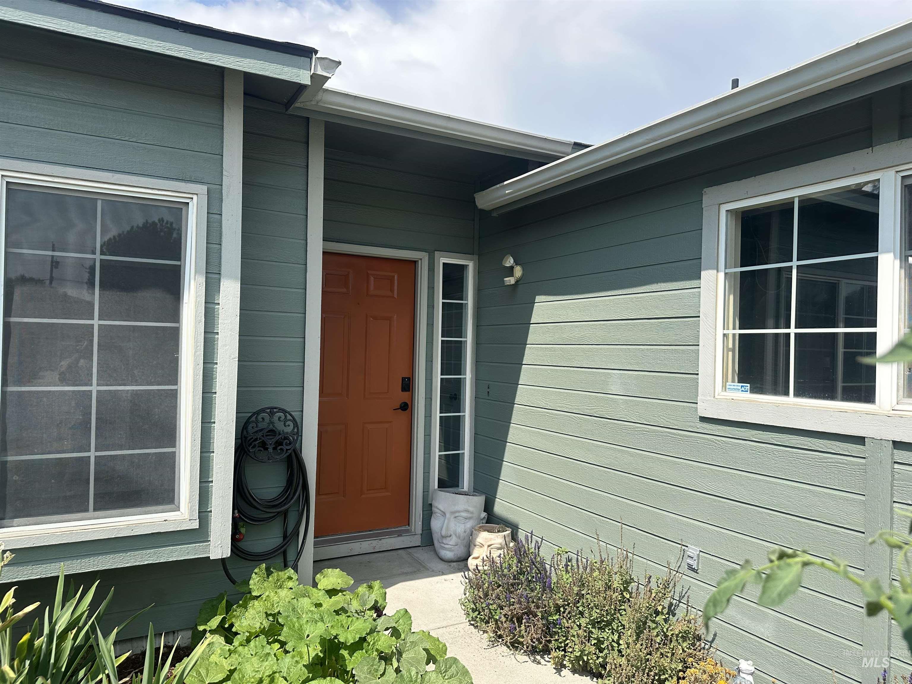 1997 E Gull Cove Pl, Meridian, Idaho 83642, 3 Bedrooms, 2 Bathrooms, Residential For Sale, Price $424,900, 98998744