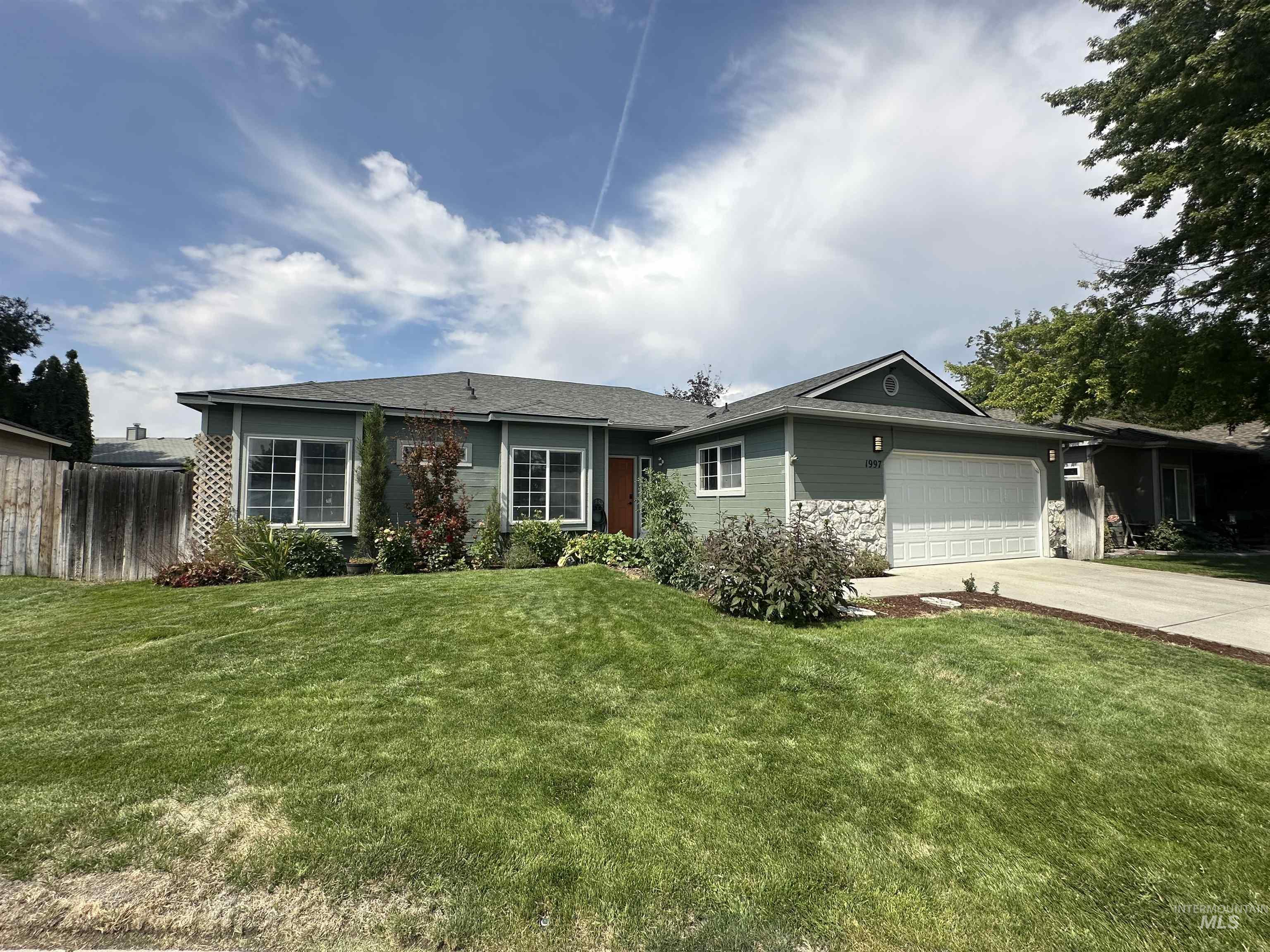 1997 E Gull Cove Pl, Meridian, Idaho 83642, 3 Bedrooms, 2 Bathrooms, Residential For Sale, Price $424,900, 98998744
