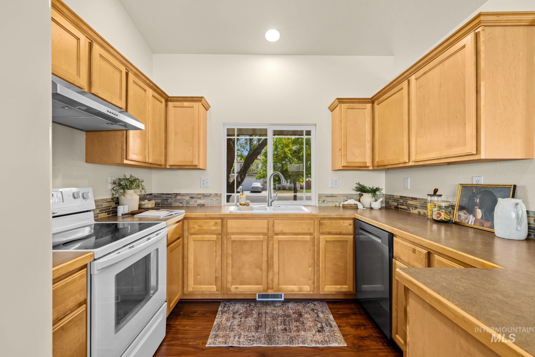 10570 Gossamer Ct, Nampa, Idaho 83687, 3 Bedrooms, 2 Bathrooms, Residential For Sale, Price $375,000, 98998747