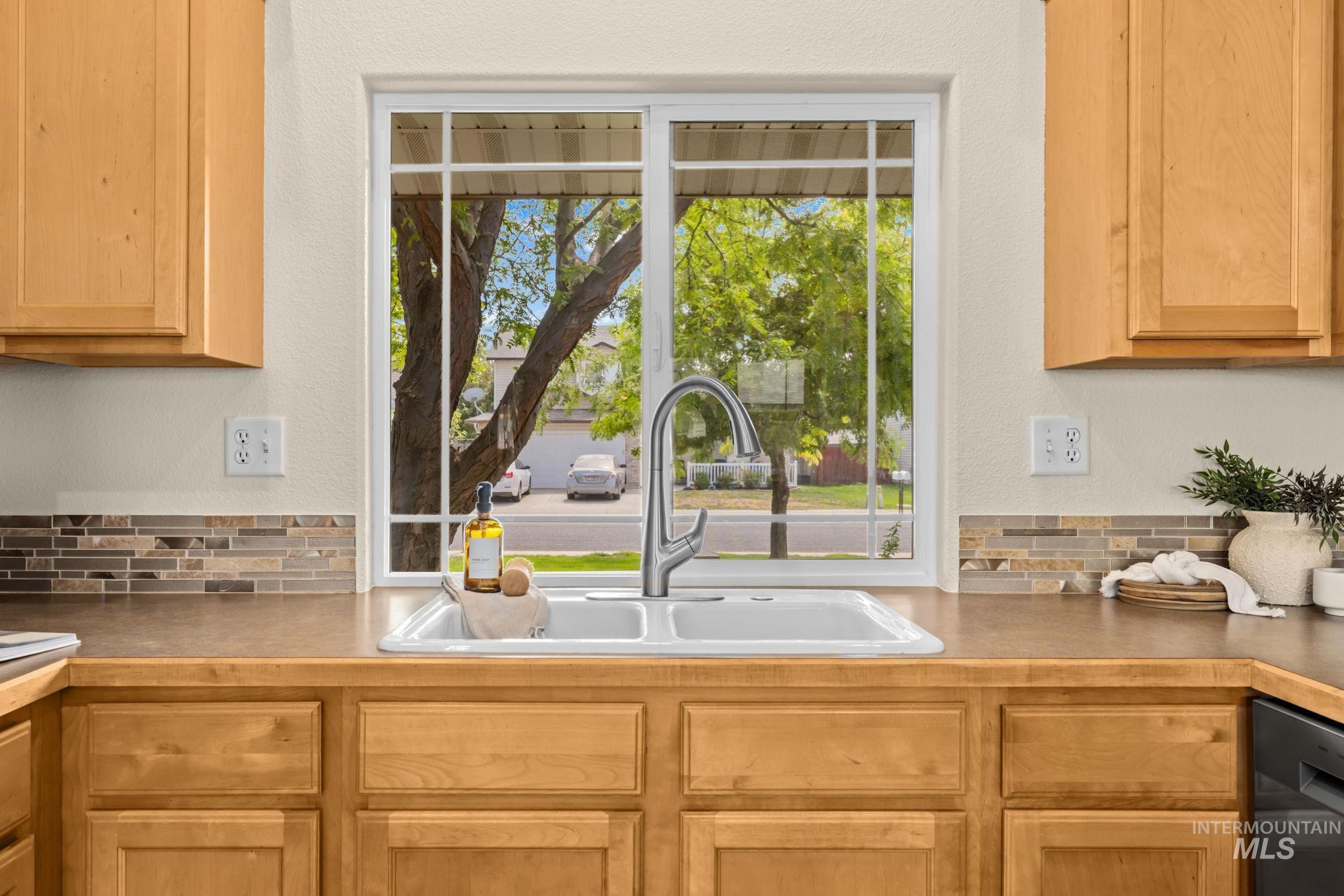 10570 Gossamer Ct, Nampa, Idaho 83687, 3 Bedrooms, 2 Bathrooms, Residential For Sale, Price $375,000, 98998747