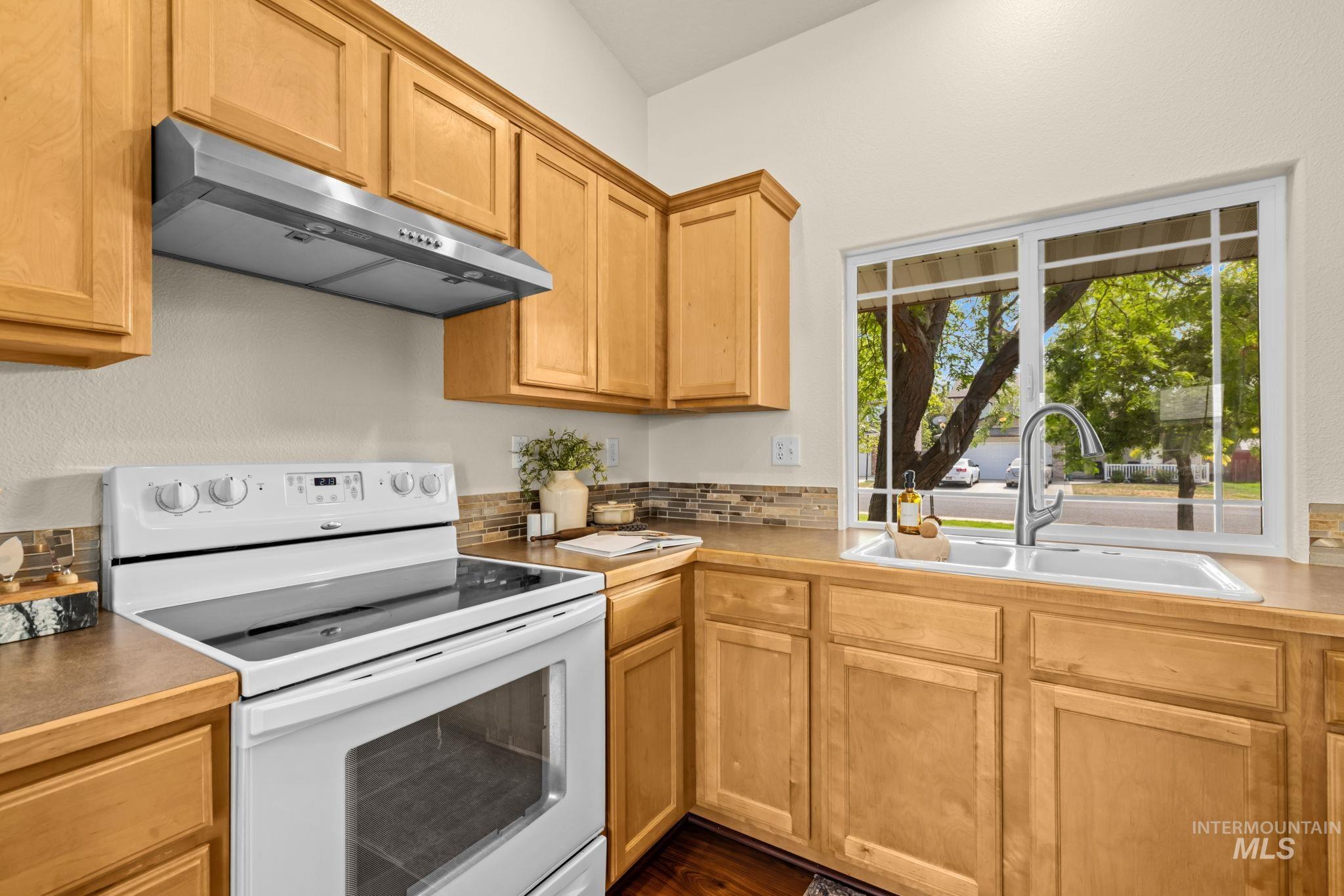 10570 Gossamer Ct, Nampa, Idaho 83687, 3 Bedrooms, 2 Bathrooms, Residential For Sale, Price $375,000, 98998747