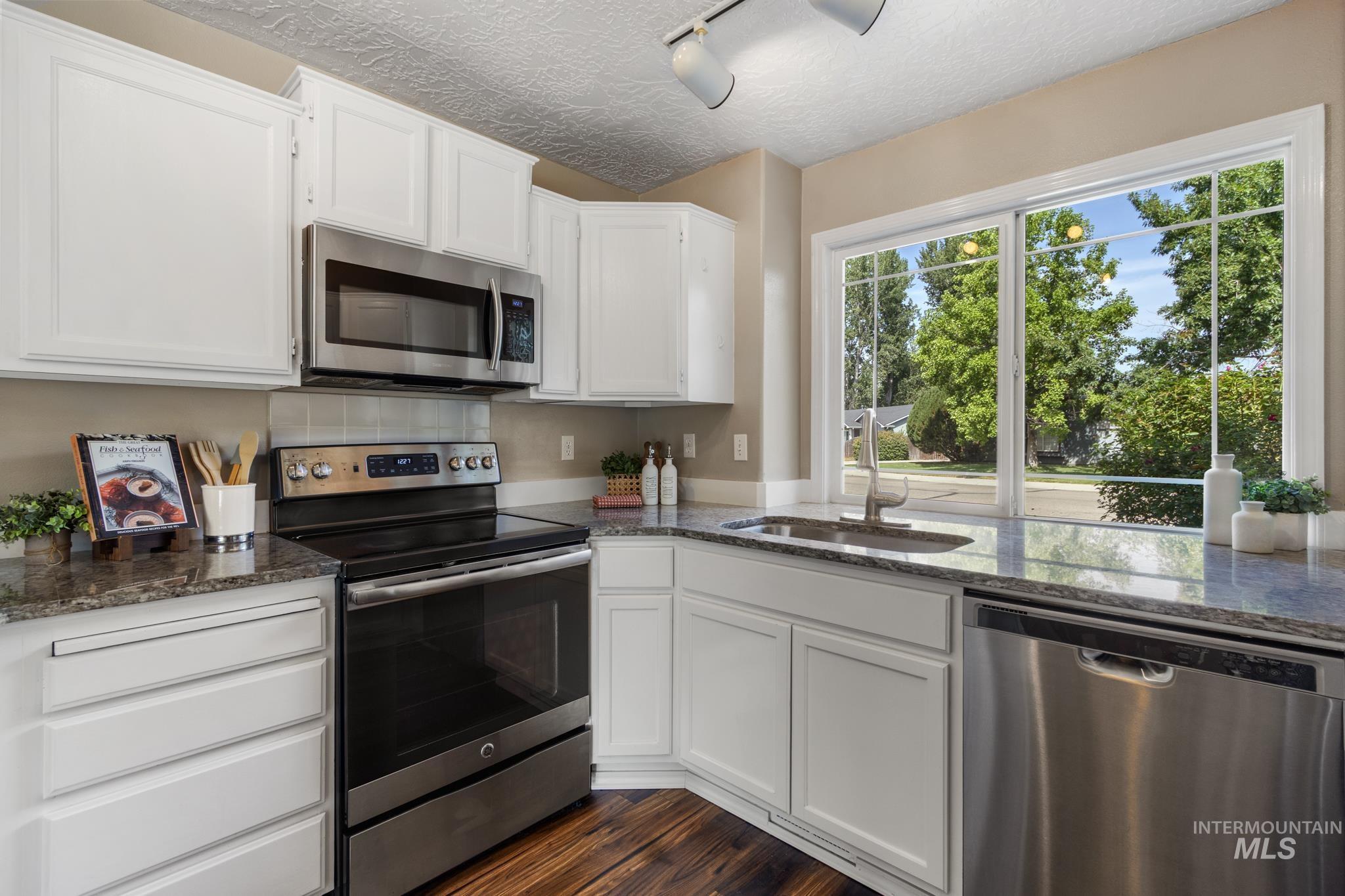 187 W Chrisfield Dr, Meridian, Idaho 83646, 3 Bedrooms, 2 Bathrooms, Residential For Sale, Price $429,900, 98998748
