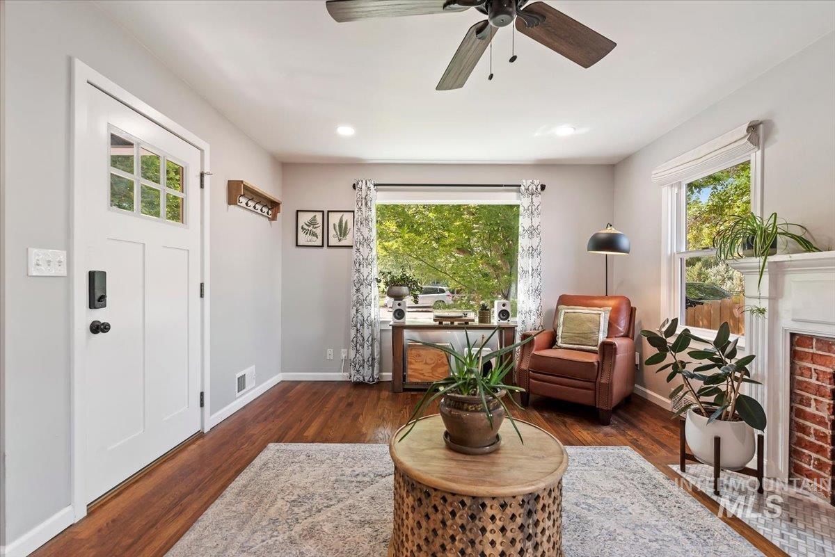 616 Brookdale Dr., Boise, Idaho 83712, 3 Bedrooms, 2 Bathrooms, Residential For Sale, Price $739,900, 98998751