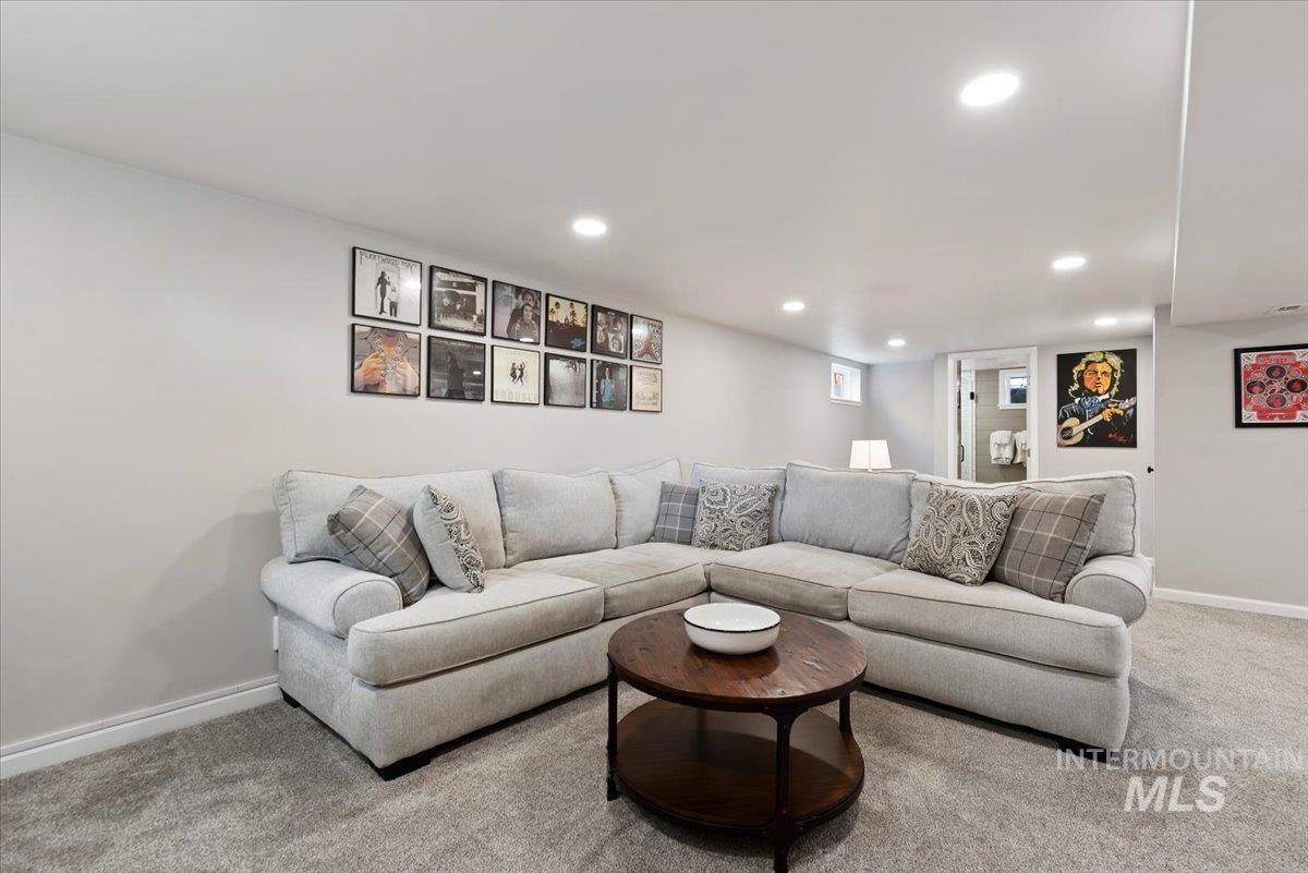 616 Brookdale Dr., Boise, Idaho 83712, 3 Bedrooms, 2 Bathrooms, Residential For Sale, Price $739,900, 98998751