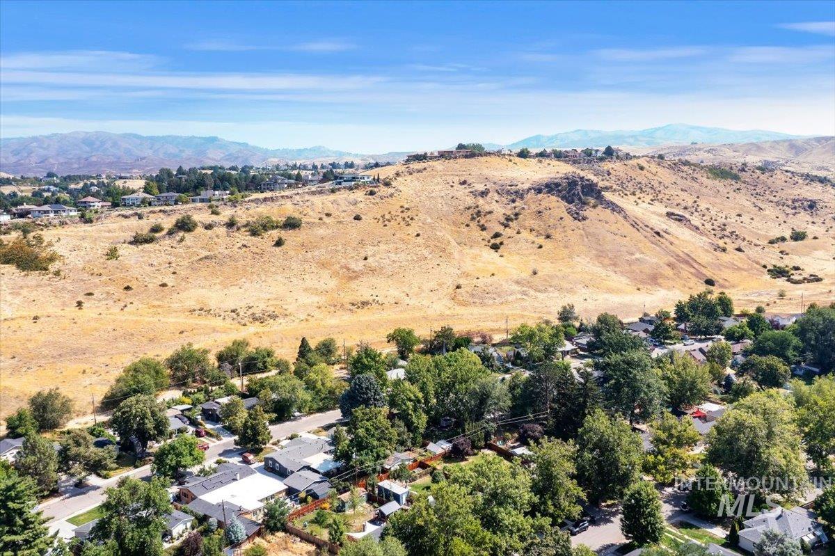 616 Brookdale Dr., Boise, Idaho 83712, 3 Bedrooms, 2 Bathrooms, Residential For Sale, Price $739,900, 98998751