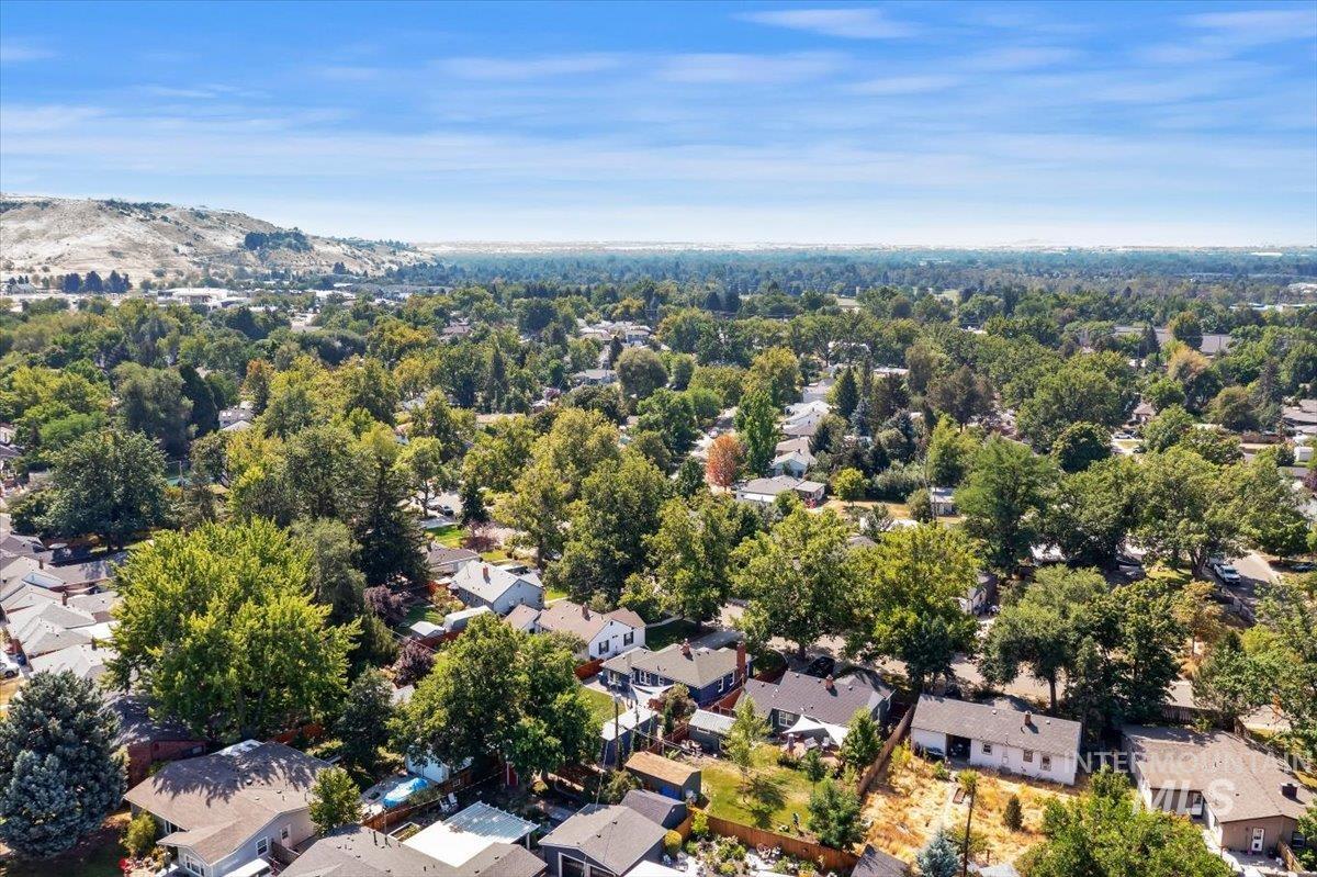 616 Brookdale Dr., Boise, Idaho 83712, 3 Bedrooms, 2 Bathrooms, Residential For Sale, Price $739,900, 98998751