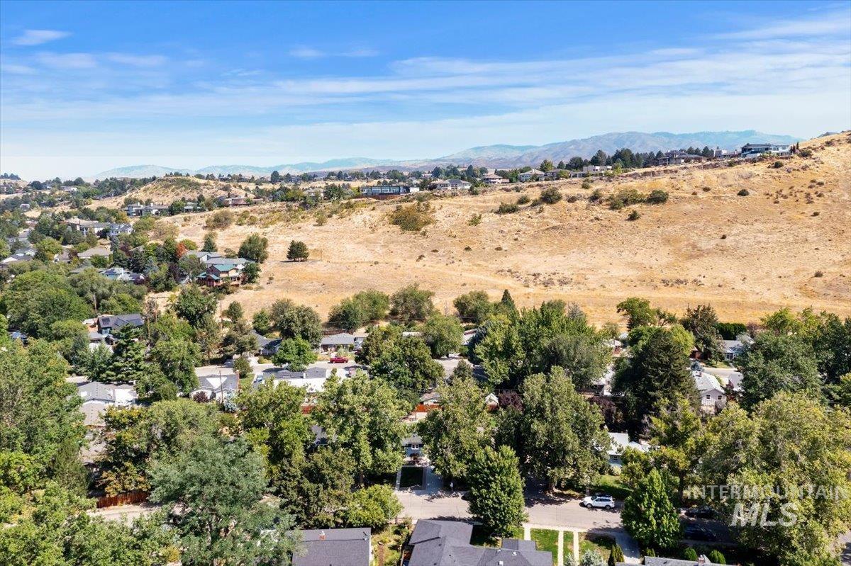 616 Brookdale Dr., Boise, Idaho 83712, 3 Bedrooms, 2 Bathrooms, Residential For Sale, Price $739,900, 98998751