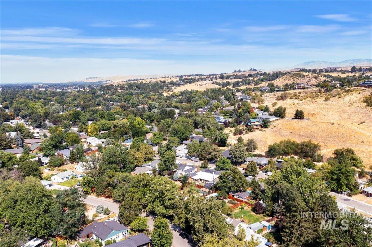 616 Brookdale Dr., Boise, Idaho 83712, 3 Bedrooms, 2 Bathrooms, Residential For Sale, Price $739,900, 98998751