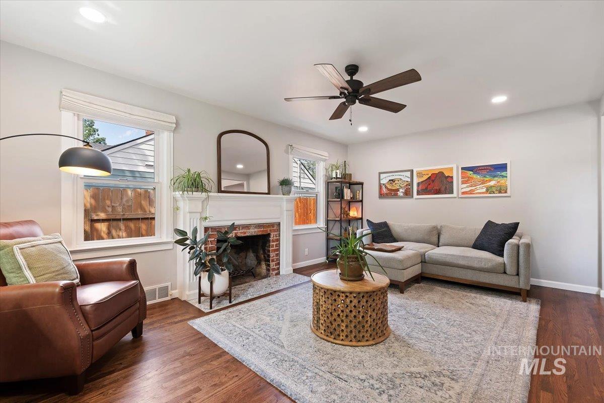 616 Brookdale Dr., Boise, Idaho 83712, 3 Bedrooms, 2 Bathrooms, Residential For Sale, Price $739,900, 98998751