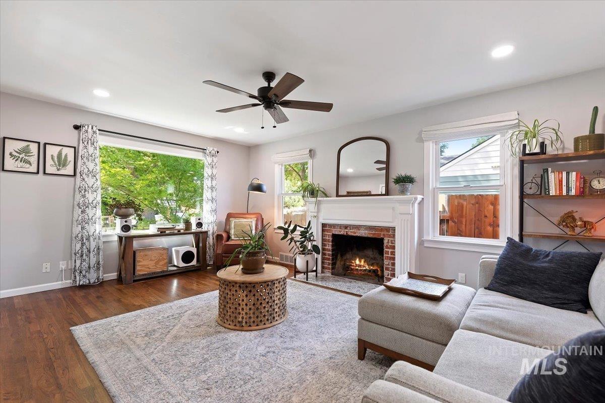 616 Brookdale Dr., Boise, Idaho 83712, 3 Bedrooms, 2 Bathrooms, Residential For Sale, Price $739,900, 98998751
