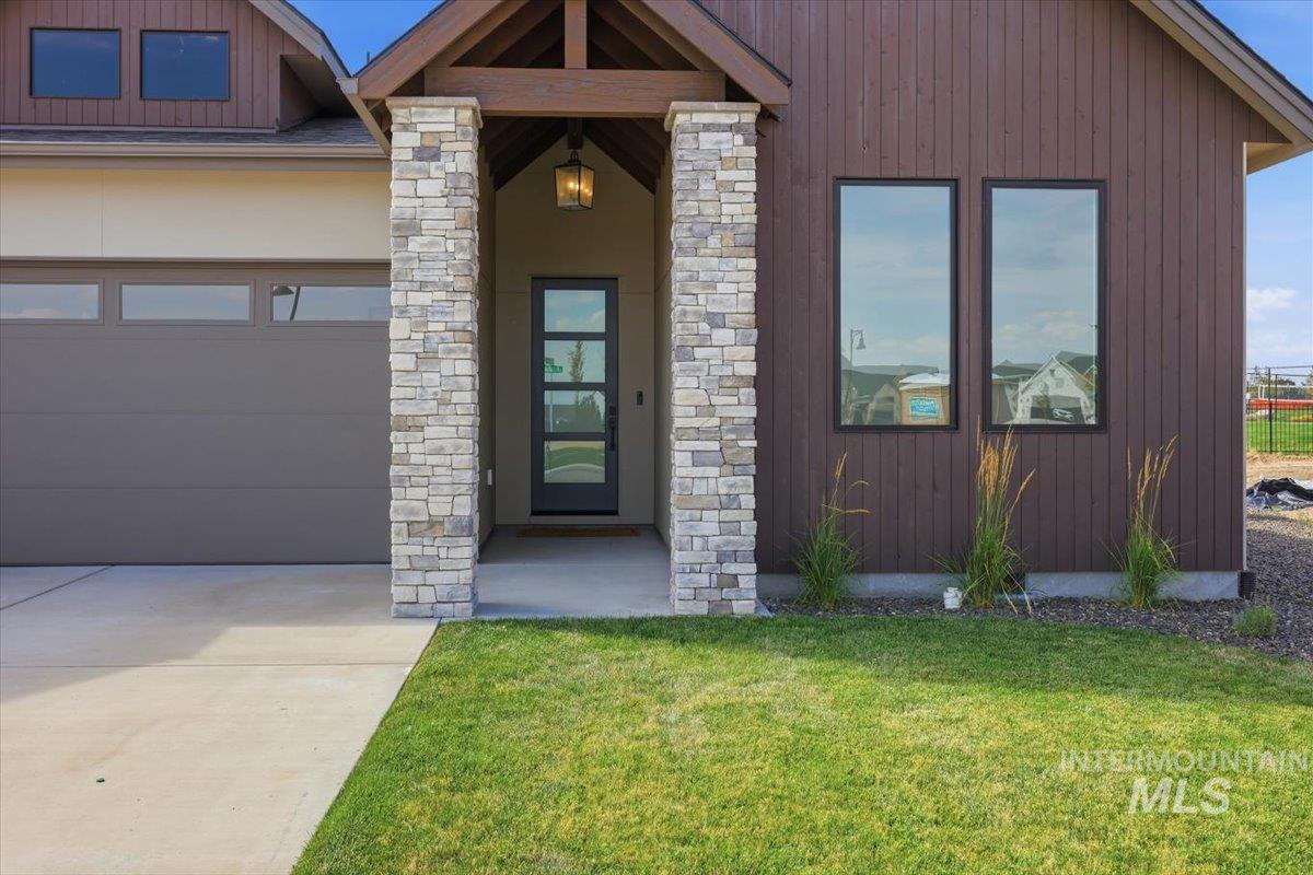 2661 N Buhrstone Ave, Eagle, Idaho 83616, 3 Bedrooms, 2.5 Bathrooms, Residential For Sale, Price $899,900, 98998753