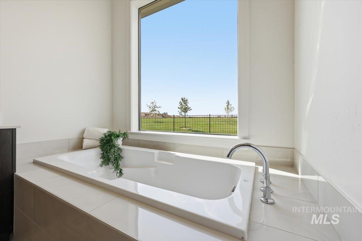 2661 N Buhrstone Ave, Eagle, Idaho 83616, 3 Bedrooms, 2.5 Bathrooms, Residential For Sale, Price $899,900, 98998753