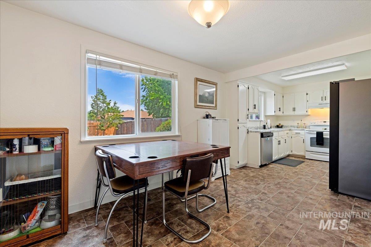 10358 W Cory St, Boise, Idaho 83704, 3 Bedrooms, 2 Bathrooms, Residential For Sale, Price $354,900, 98998757