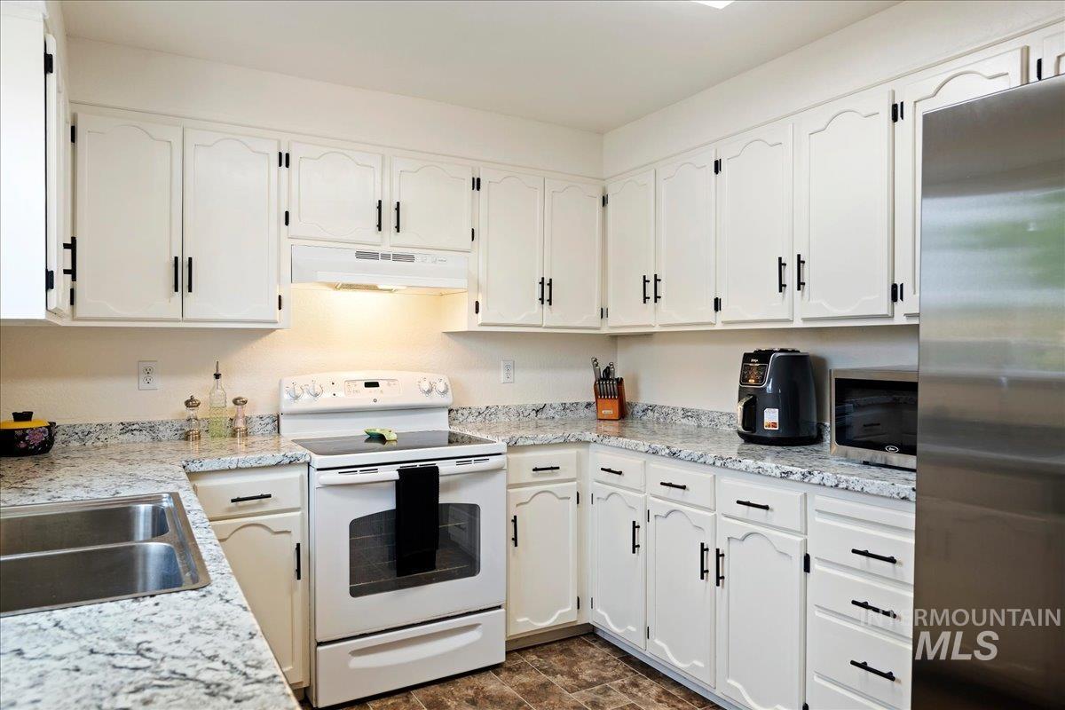 10358 W Cory St, Boise, Idaho 83704, 3 Bedrooms, 2 Bathrooms, Residential For Sale, Price $354,900, 98998757