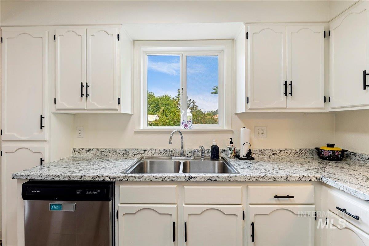 10358 W Cory St, Boise, Idaho 83704, 3 Bedrooms, 2 Bathrooms, Residential For Sale, Price $354,900, 98998757