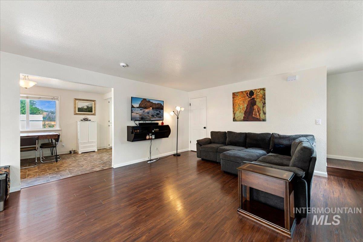 10358 W Cory St, Boise, Idaho 83704, 3 Bedrooms, 2 Bathrooms, Residential For Sale, Price $354,900, 98998757