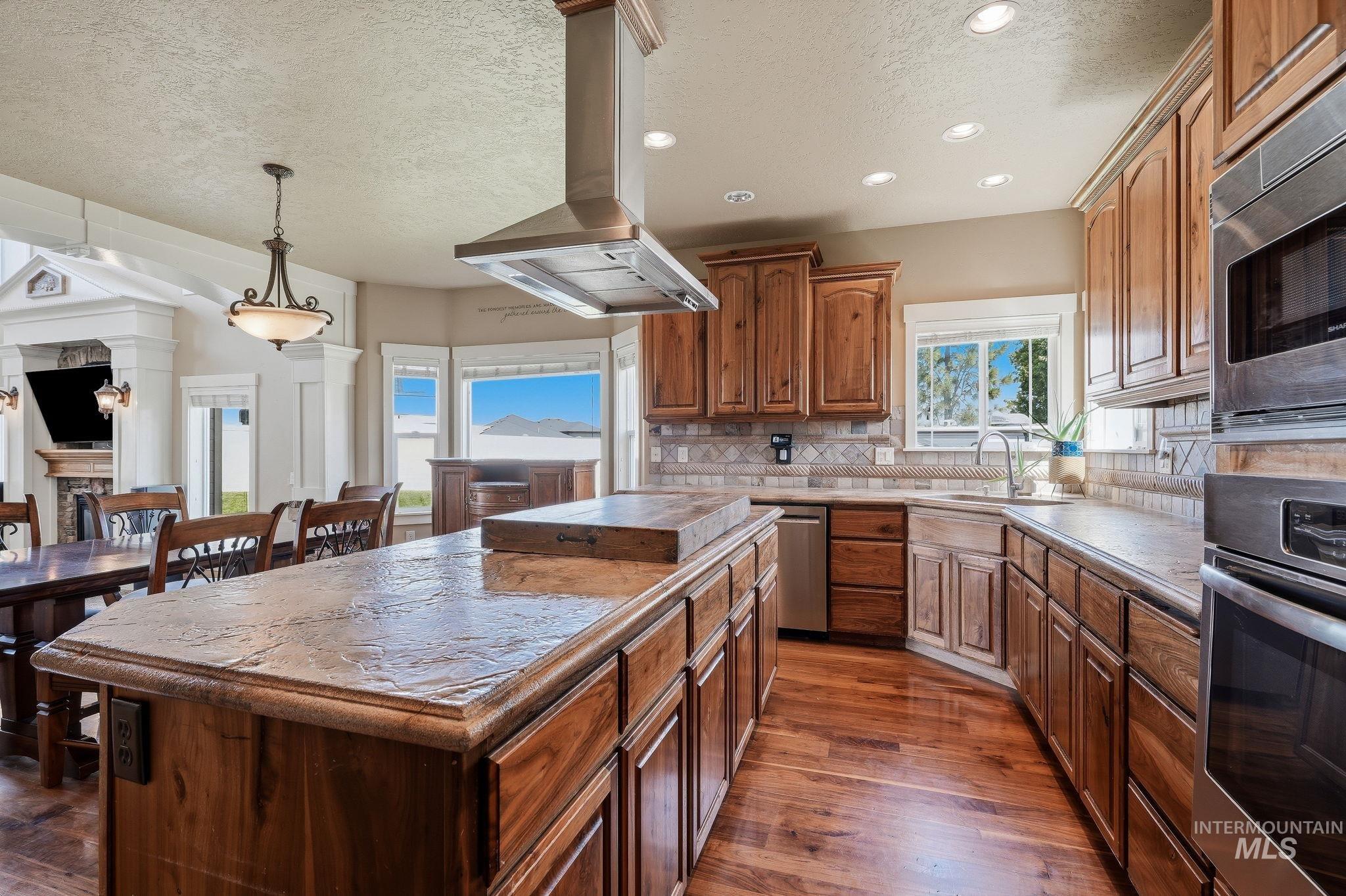15585 Toscano Pl, Caldwell, Idaho 83607, 4 Bedrooms, 3.5 Bathrooms, Residential For Sale, Price $699,000, 98998758