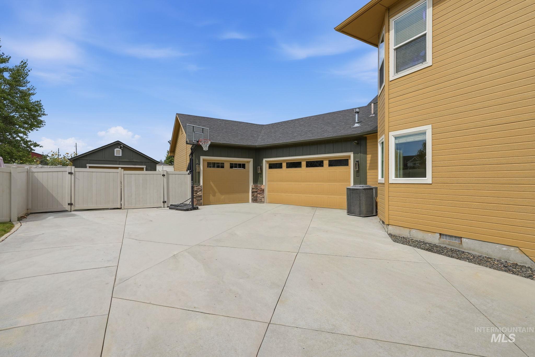 15585 Toscano Pl, Caldwell, Idaho 83607, 4 Bedrooms, 3.5 Bathrooms, Residential For Sale, Price $699,000, 98998758