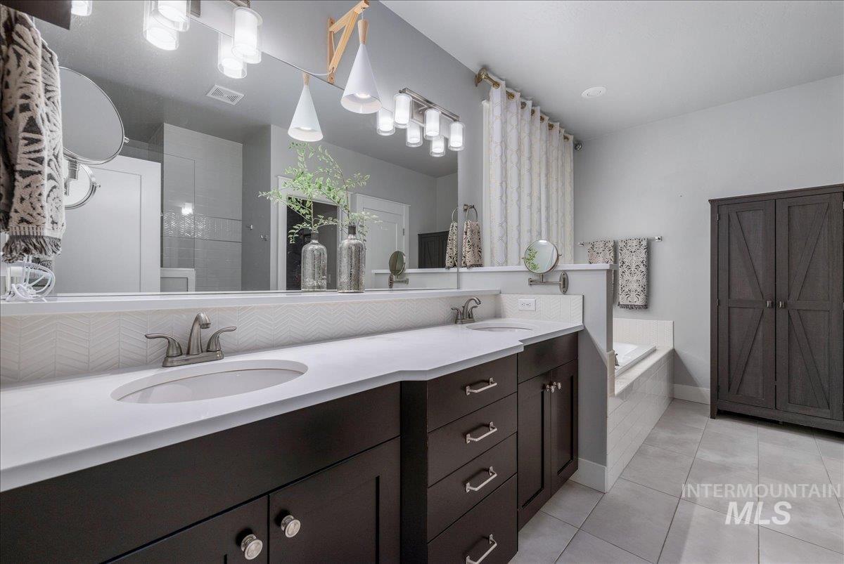 819 E Crest Ridge, Meridian, Idaho 83642, 4 Bedrooms, 2 Bathrooms, Residential For Sale, Price $690,000, 98998766