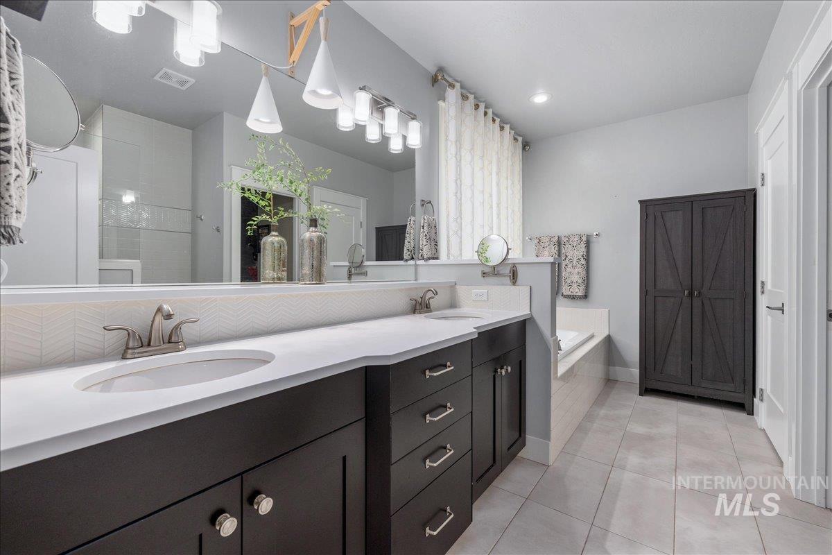 819 E Crest Ridge, Meridian, Idaho 83642, 4 Bedrooms, 2 Bathrooms, Residential For Sale, Price $690,000, 98998766