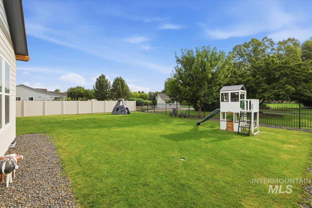 306 S Quincannon Ln, Star, Idaho 83669, 3 Bedrooms, 2.5 Bathrooms, Residential For Sale, Price $799,000, 98998767