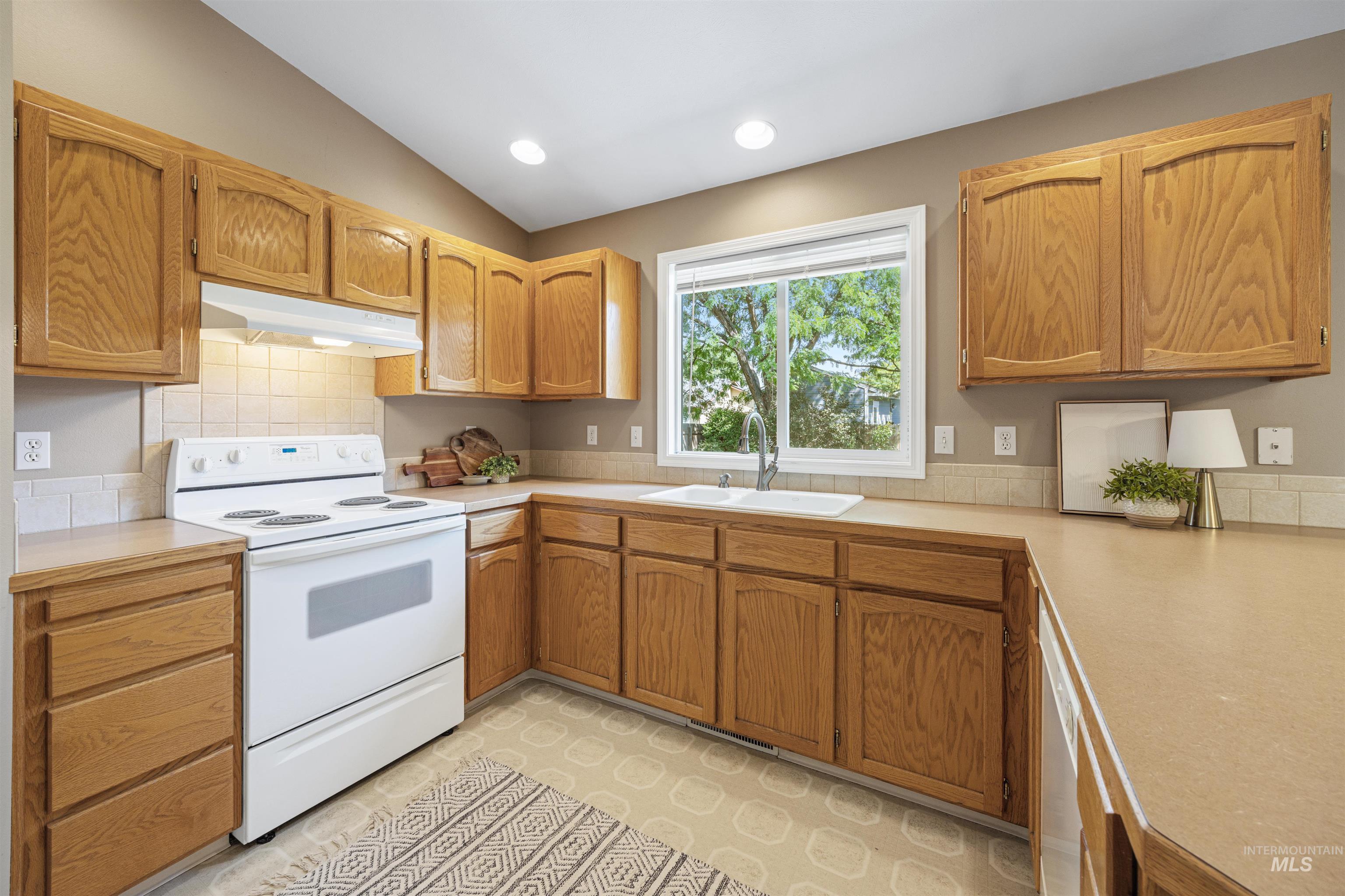 5522 S Santa Cruz, Boise, Idaho 83709, 3 Bedrooms, 2 Bathrooms, Residential For Sale, Price $450,000, 98998770