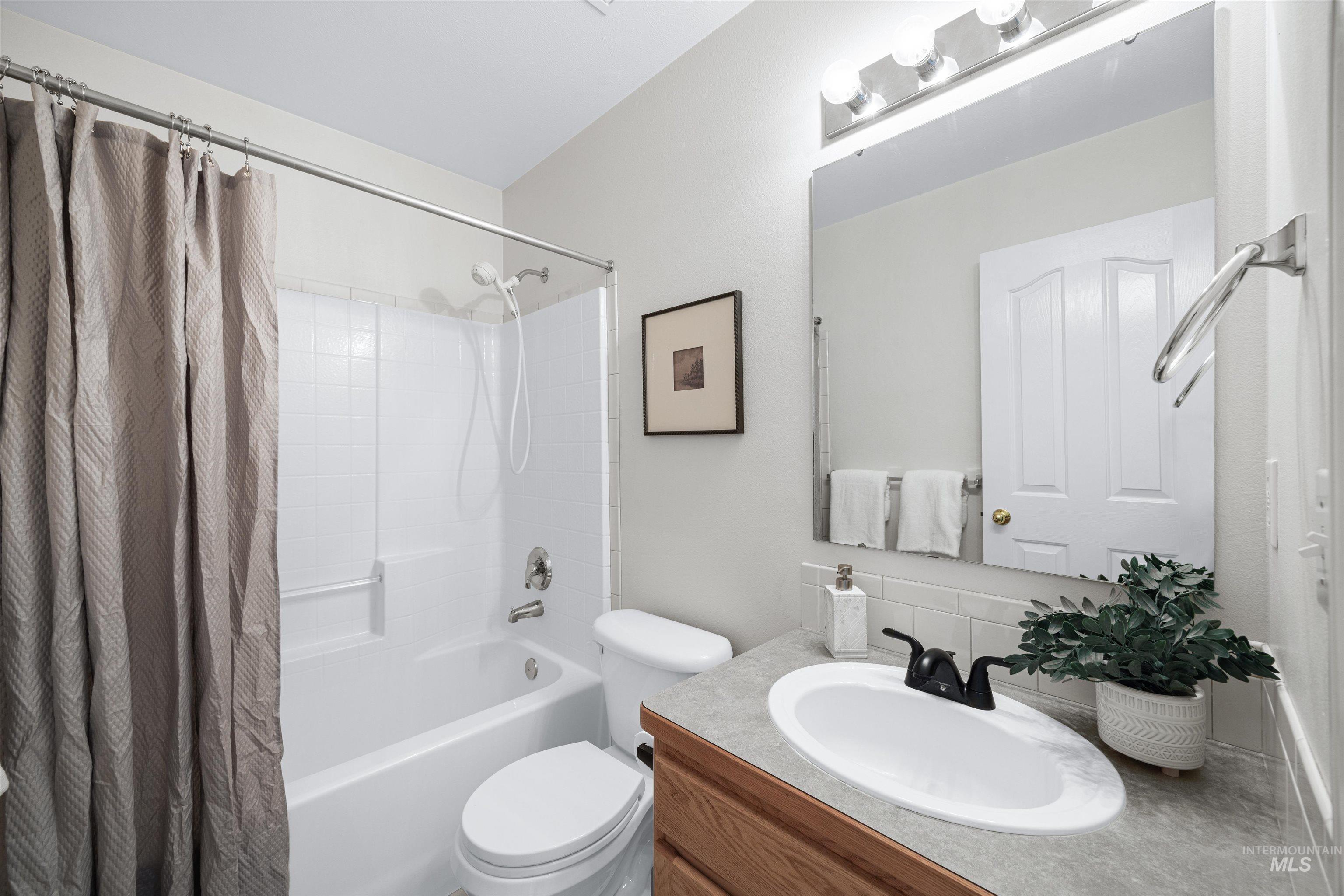 5522 S Santa Cruz, Boise, Idaho 83709, 3 Bedrooms, 2 Bathrooms, Residential For Sale, Price $450,000, 98998770