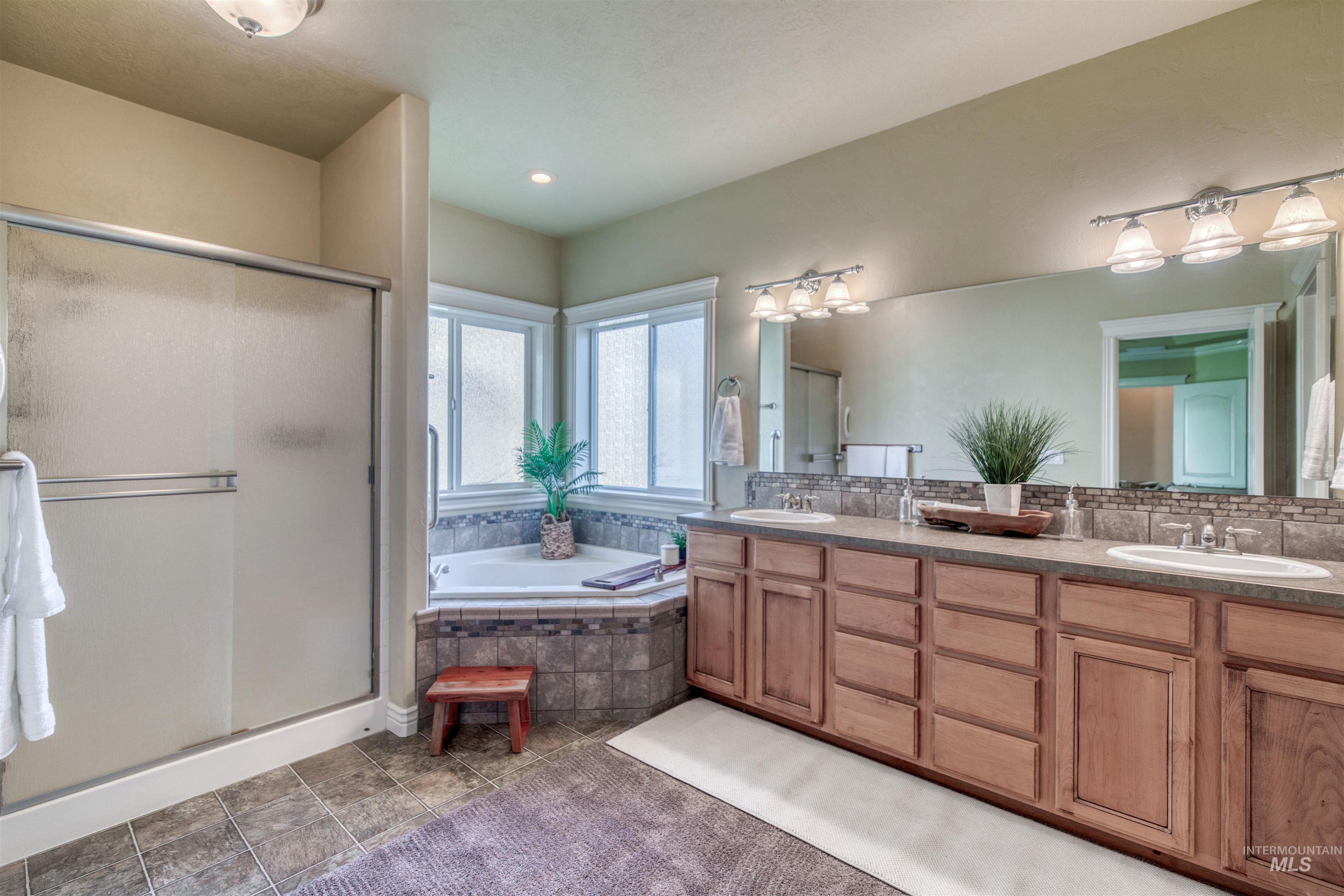 7602 E Charismatic St, Nampa, Idaho 83687, 4 Bedrooms, 3 Bathrooms, Residential For Sale, Price $1,000,000, 98998779