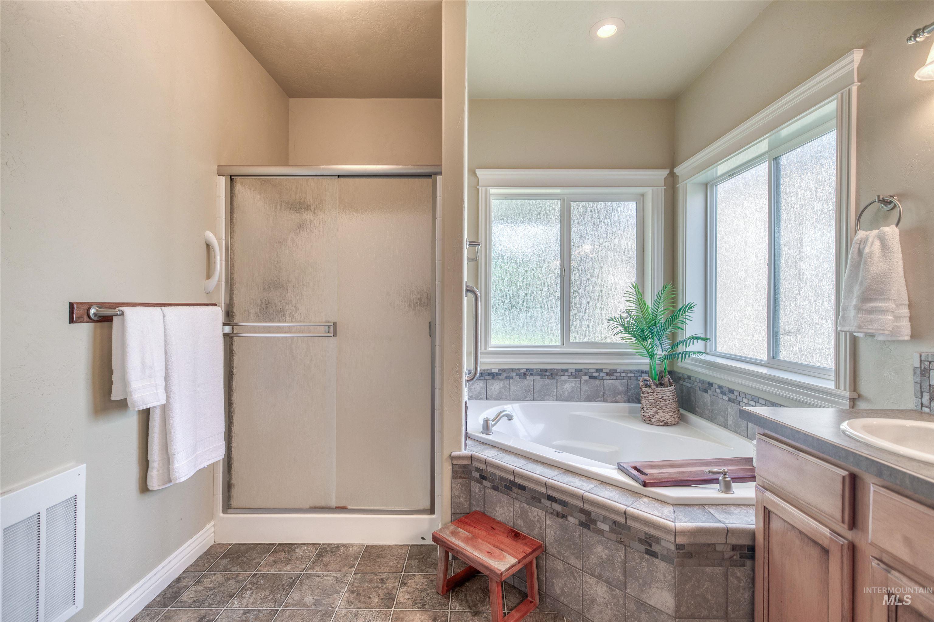 7602 E Charismatic St, Nampa, Idaho 83687, 4 Bedrooms, 3 Bathrooms, Residential For Sale, Price $1,000,000, 98998779