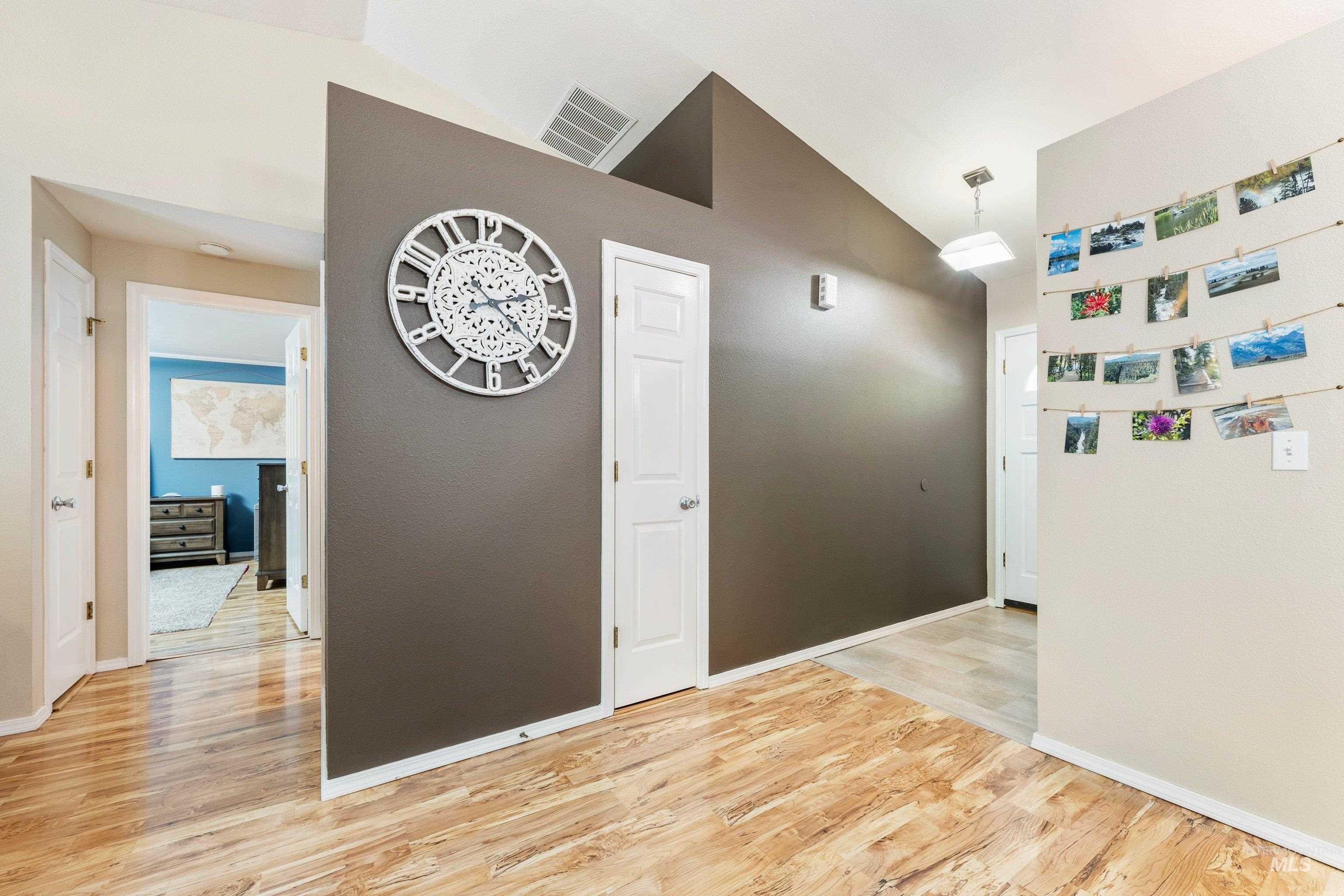 10051 W. Landmark St., Boise, Idaho 83704, 3 Bedrooms, 2 Bathrooms, Residential For Sale, Price $424,500, 98998781
