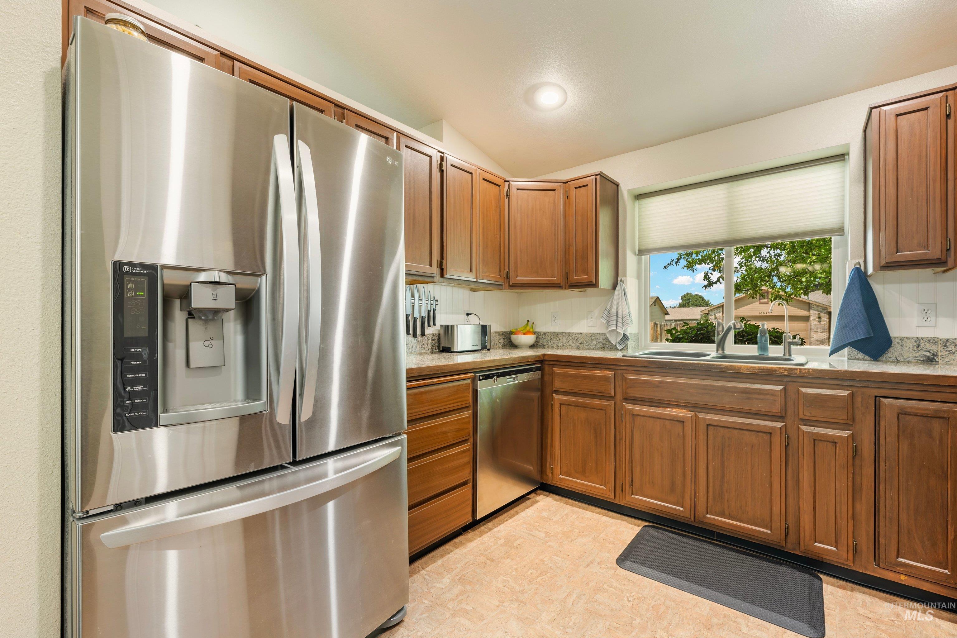 10051 W. Landmark St., Boise, Idaho 83704, 3 Bedrooms, 2 Bathrooms, Residential For Sale, Price $424,500, 98998781