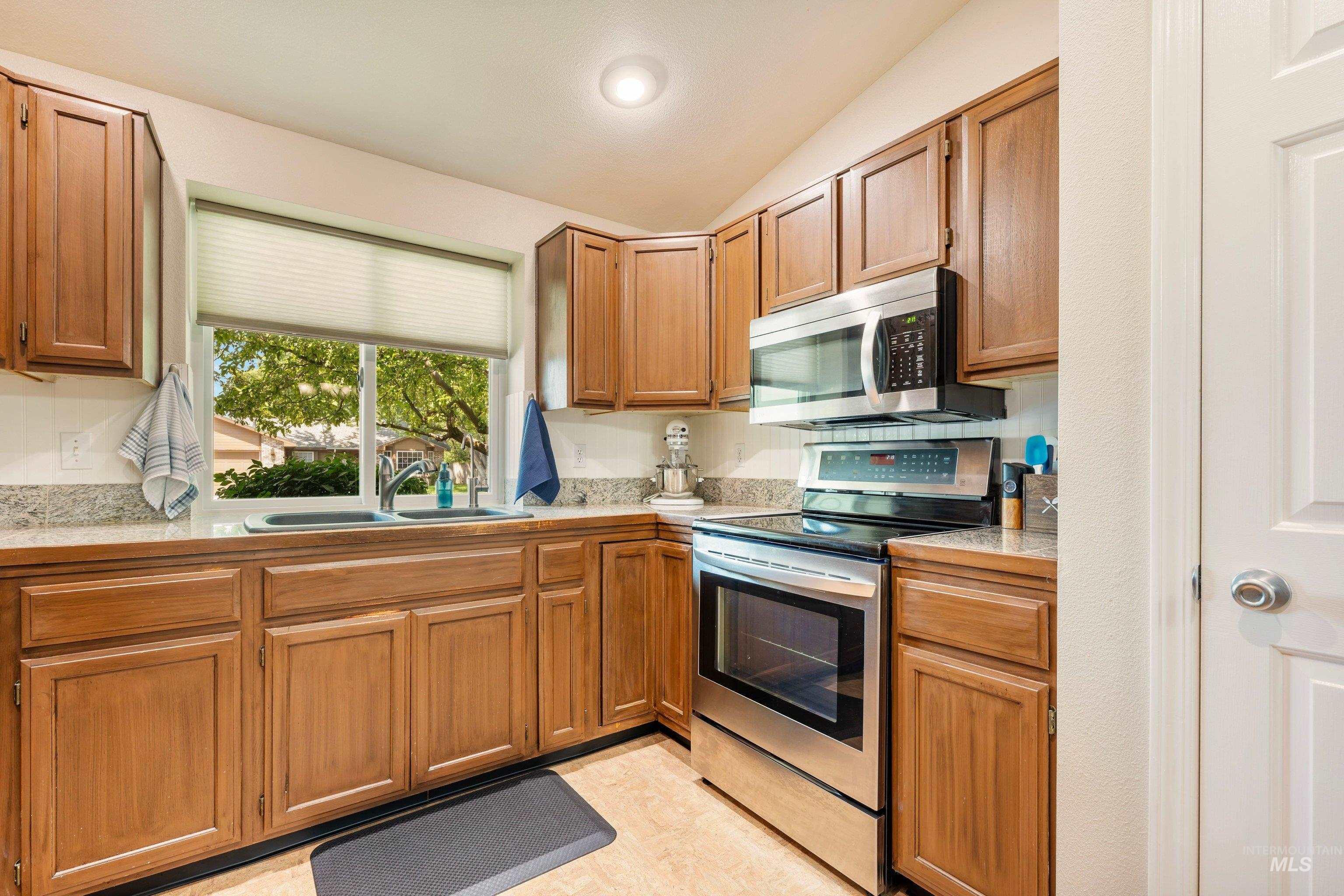 10051 W. Landmark St., Boise, Idaho 83704, 3 Bedrooms, 2 Bathrooms, Residential For Sale, Price $424,500, 98998781