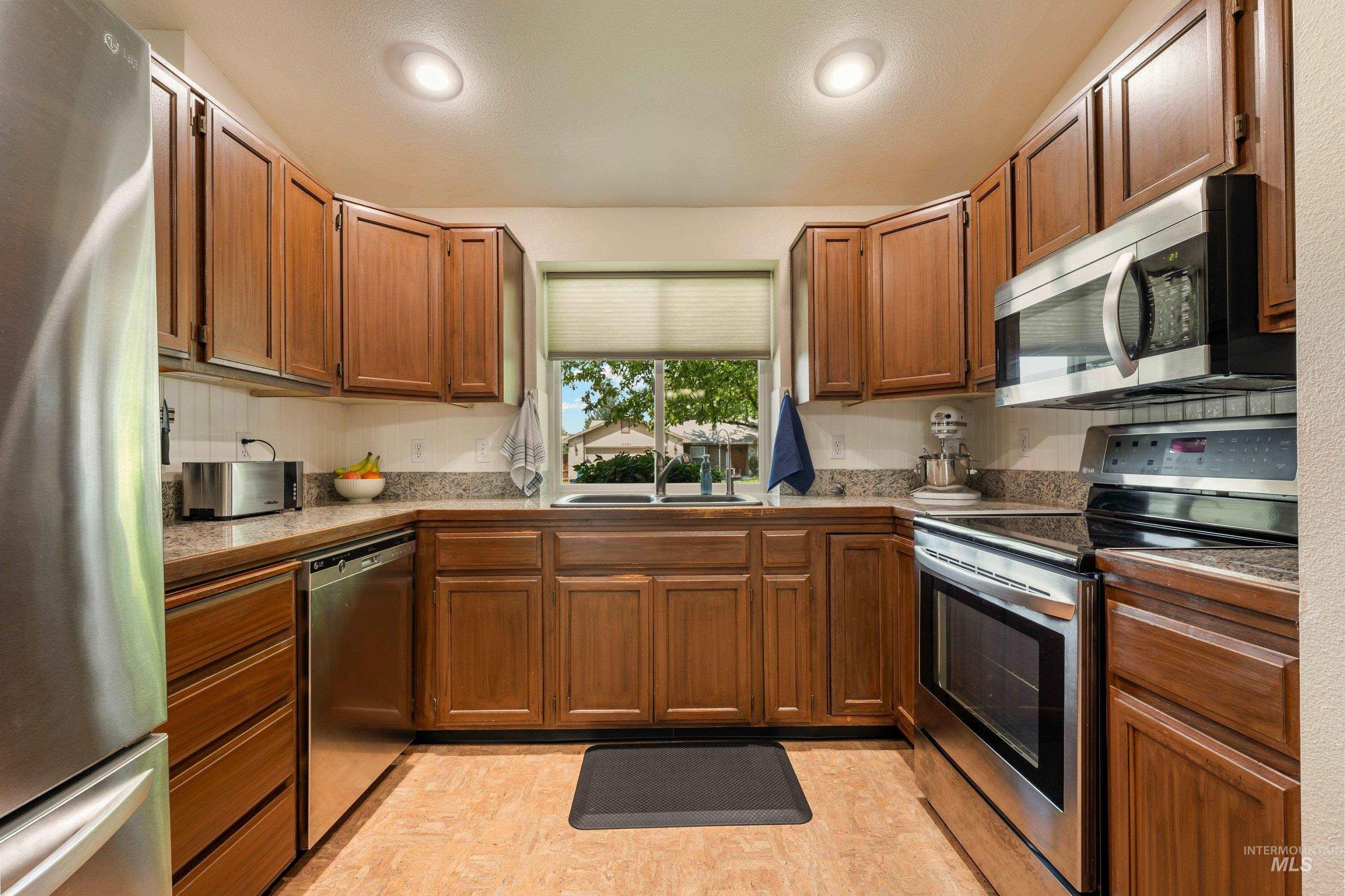 10051 W. Landmark St., Boise, Idaho 83704, 3 Bedrooms, 2 Bathrooms, Residential For Sale, Price $424,500, 98998781