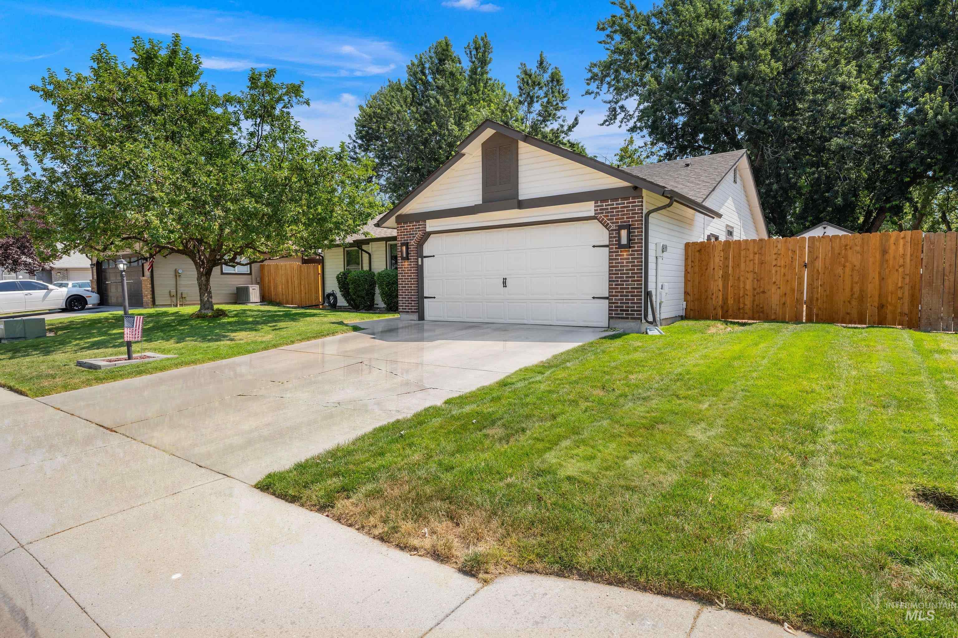 10051 W. Landmark St., Boise, Idaho 83704, 3 Bedrooms, 2 Bathrooms, Residential For Sale, Price $424,500, 98998781