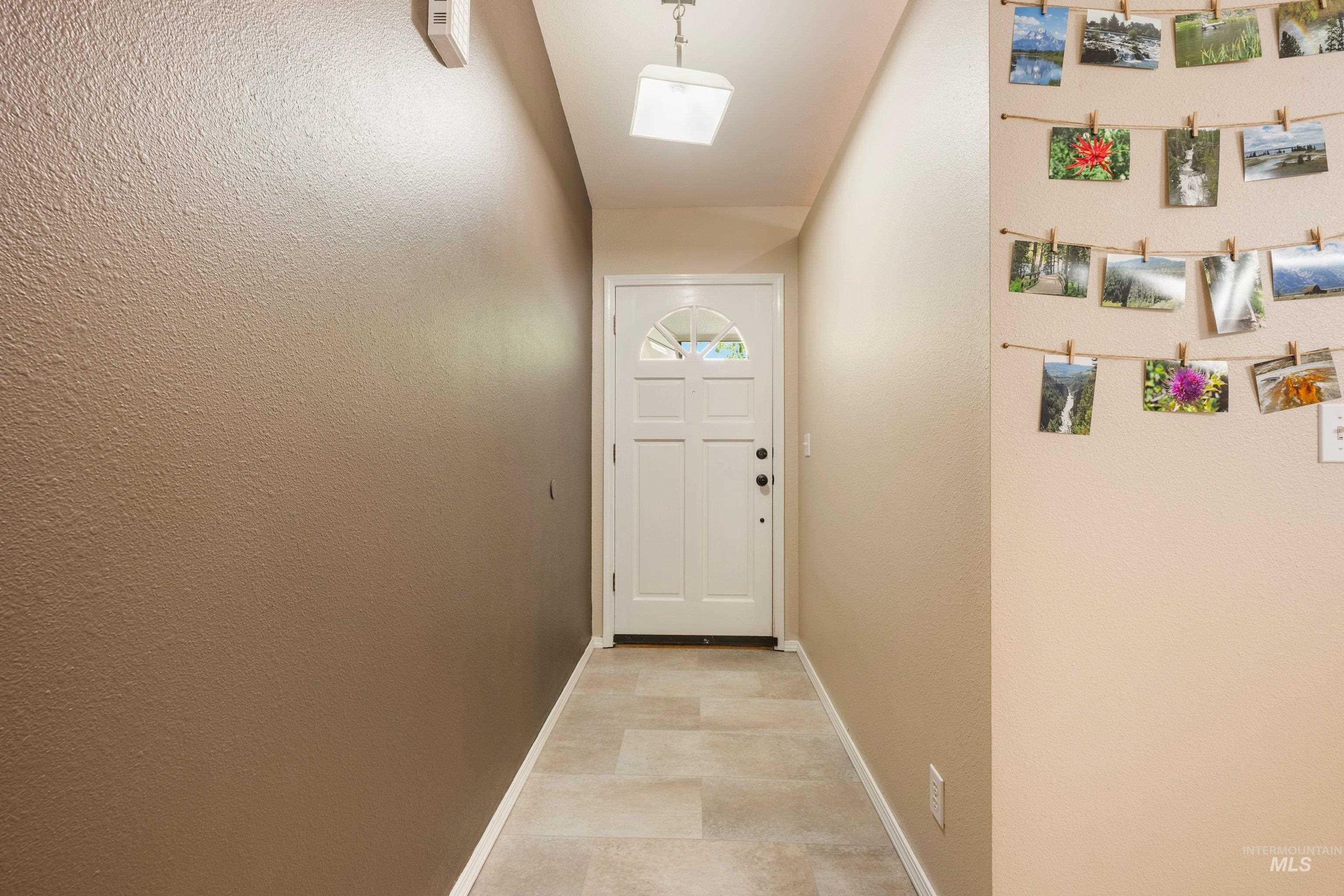 10051 W. Landmark St., Boise, Idaho 83704, 3 Bedrooms, 2 Bathrooms, Residential For Sale, Price $424,500, 98998781