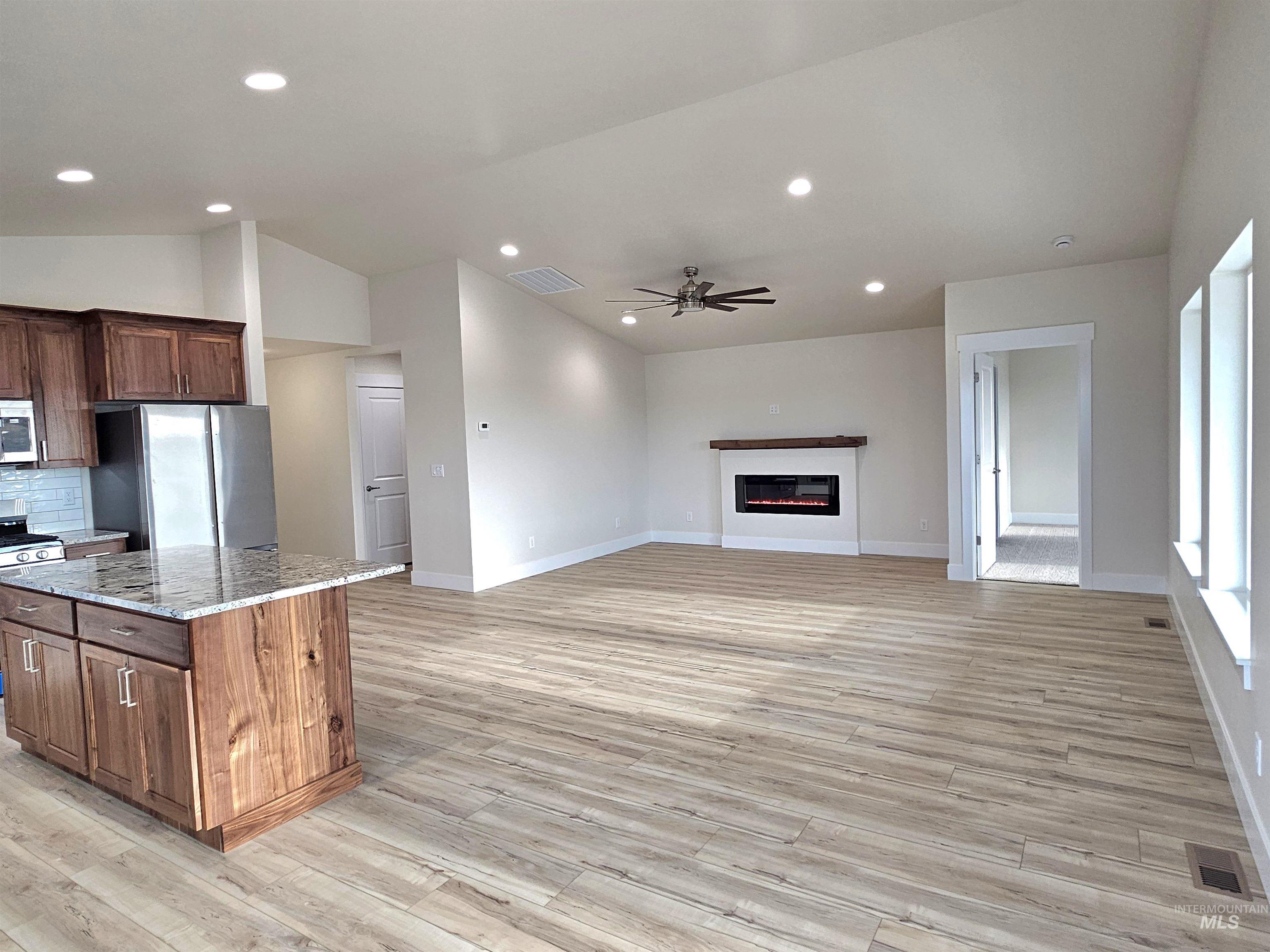 930 Tunnel Street, Twin Falls, Idaho 83301, 3 Bedrooms, 2 Bathrooms, Residential For Sale, Price $425,000, 98998783