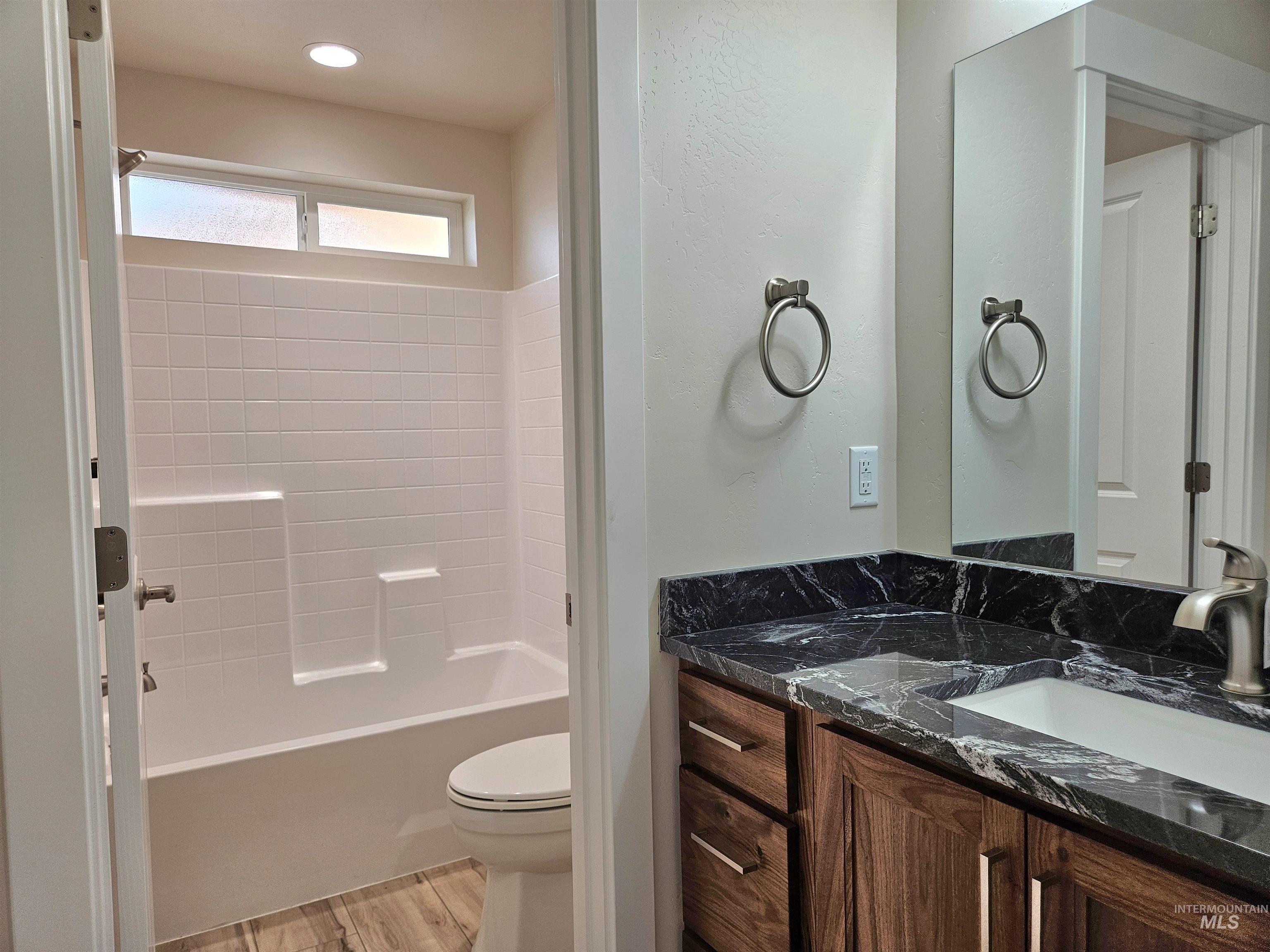 946 Tunnel Street, Twin Falls, Idaho 83301, 4 Bedrooms, 2 Bathrooms, Residential For Sale, Price $425,000, 98998784