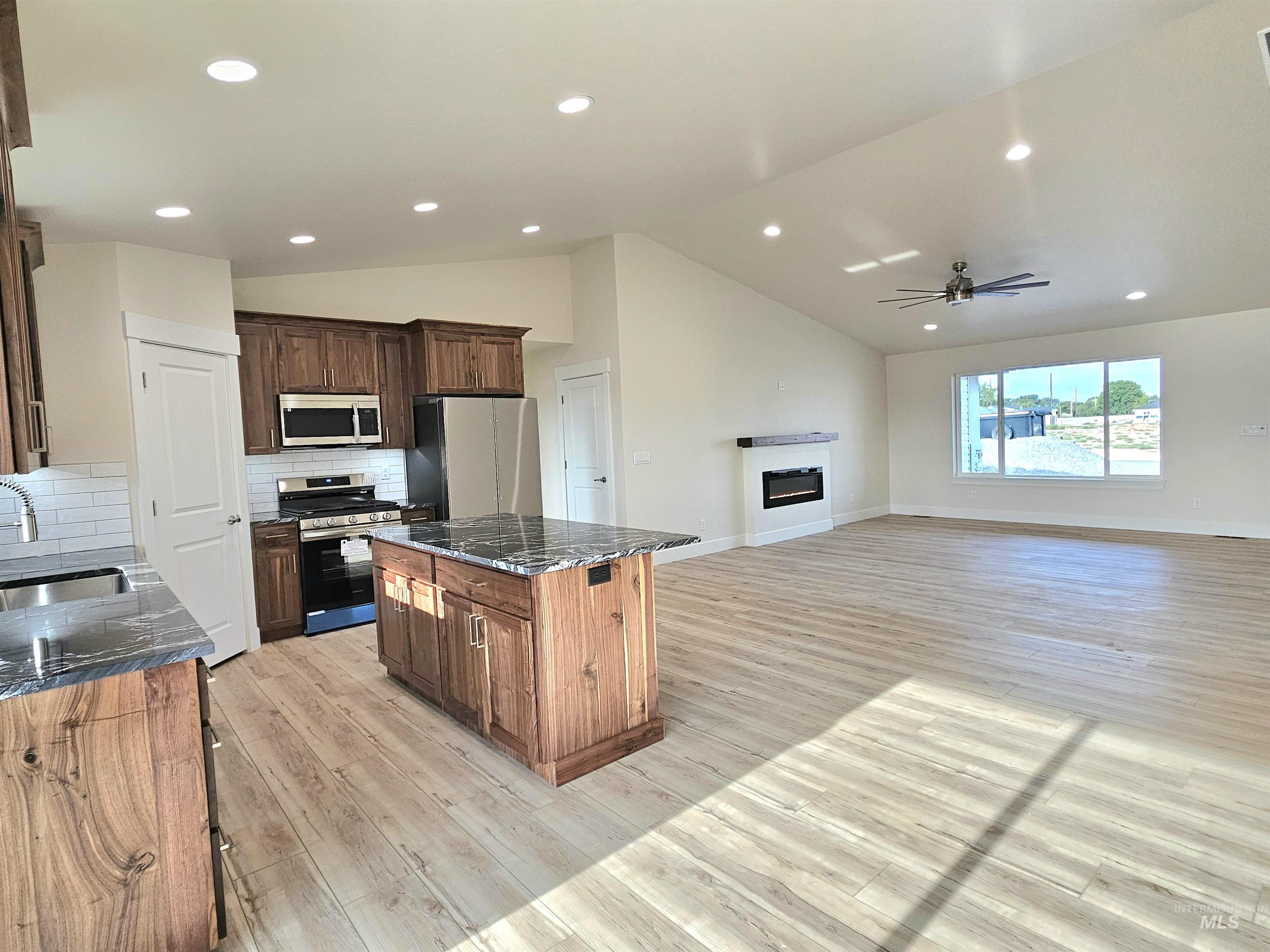 946 Tunnel Street, Twin Falls, Idaho 83301, 4 Bedrooms, 2 Bathrooms, Residential For Sale, Price $425,000, 98998784