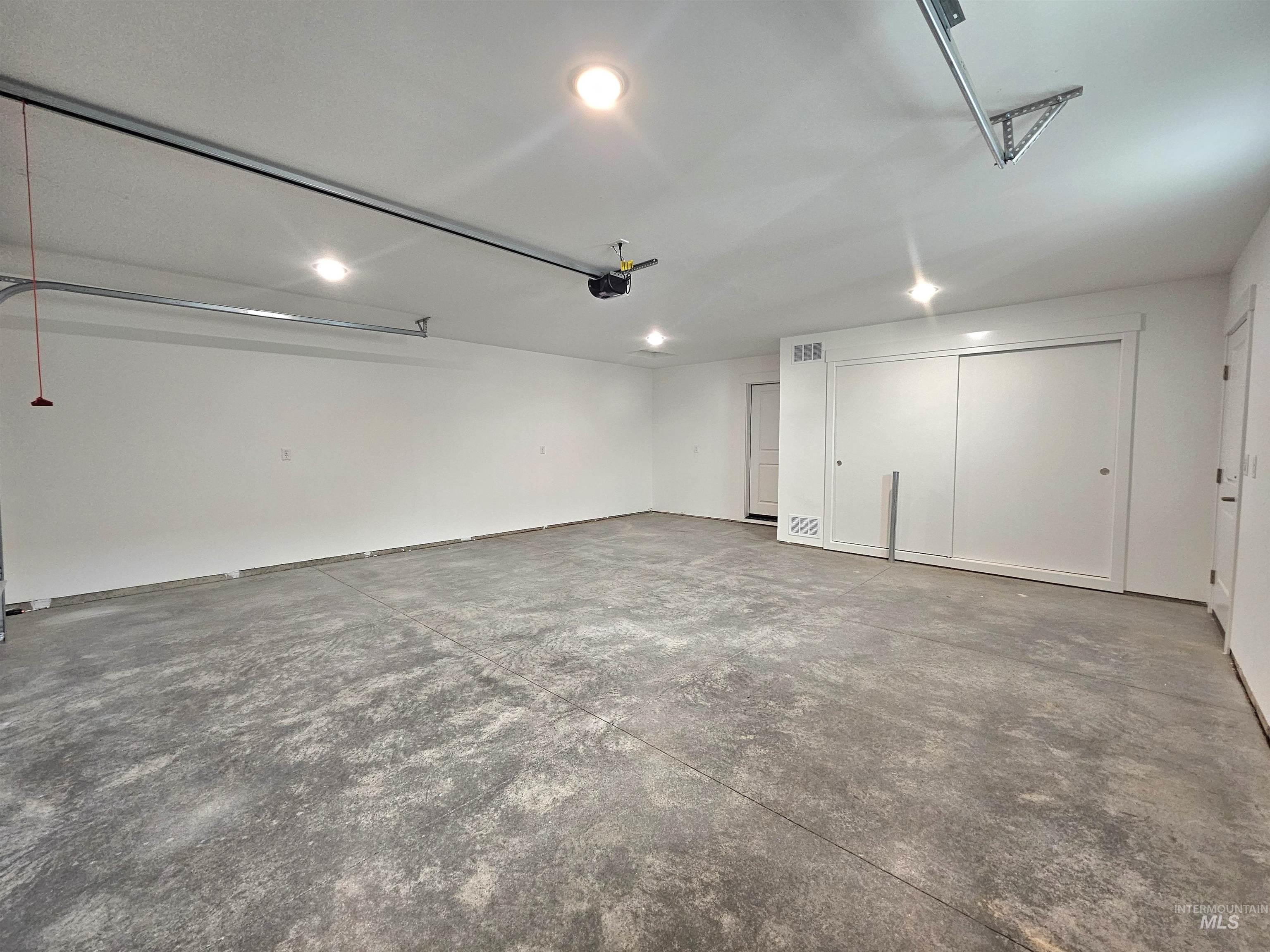 946 Tunnel Street, Twin Falls, Idaho 83301, 4 Bedrooms, 2 Bathrooms, Residential For Sale, Price $425,000, 98998784