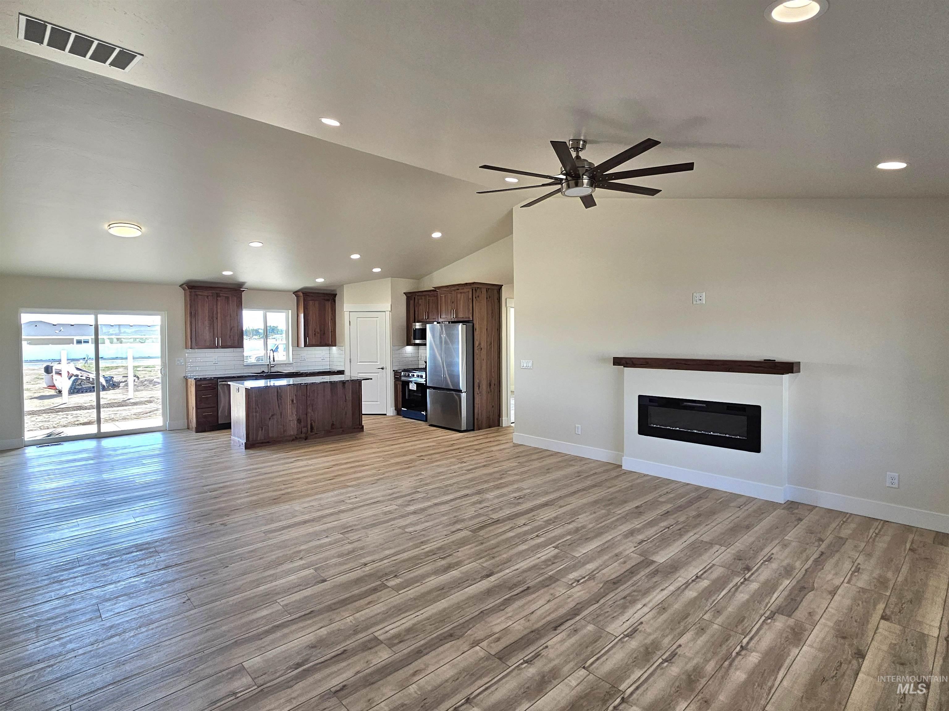 946 Tunnel Street, Twin Falls, Idaho 83301, 4 Bedrooms, 2 Bathrooms, Residential For Sale, Price $425,000, 98998784