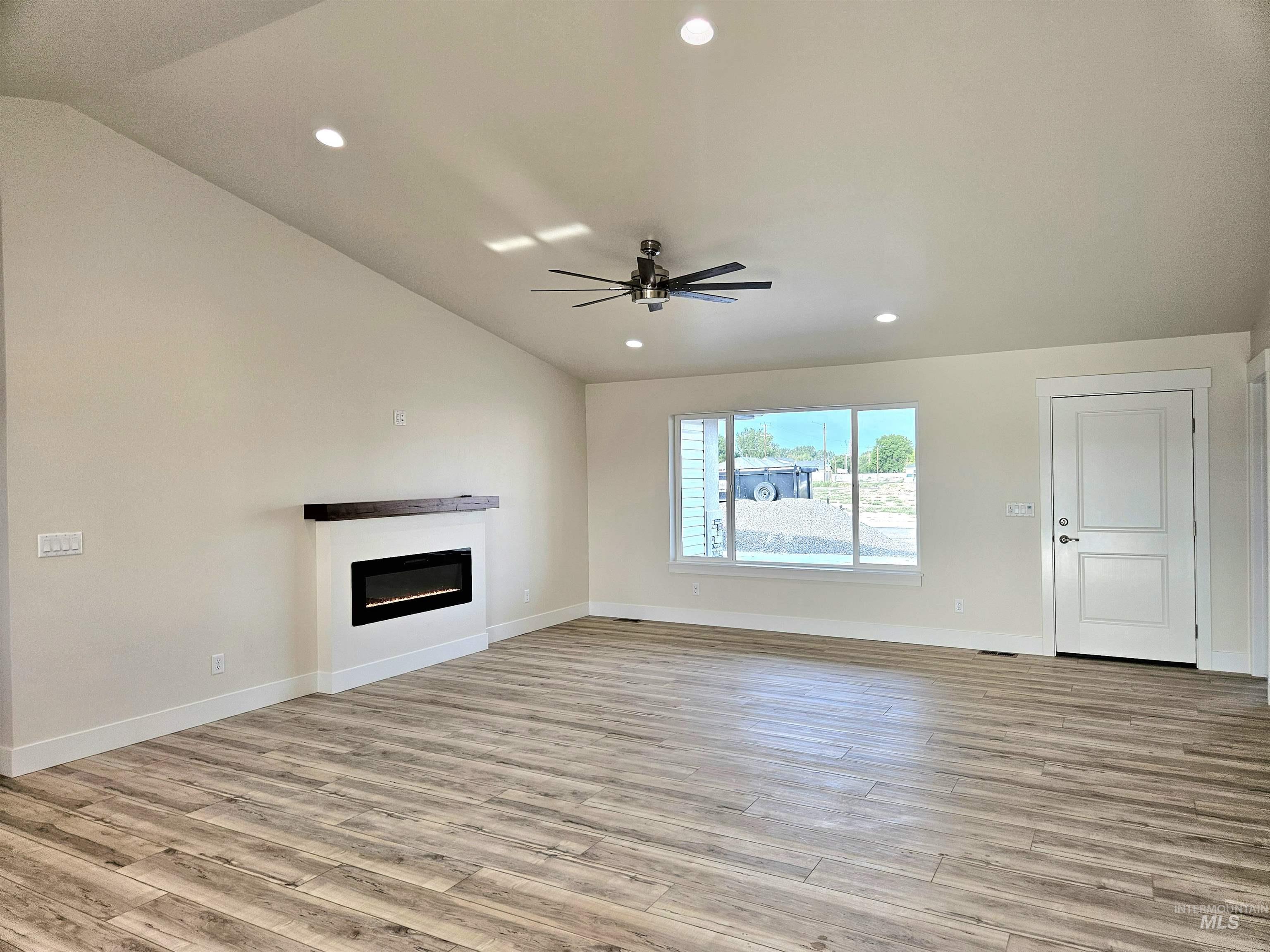 946 Tunnel Street, Twin Falls, Idaho 83301, 4 Bedrooms, 2 Bathrooms, Residential For Sale, Price $425,000, 98998784