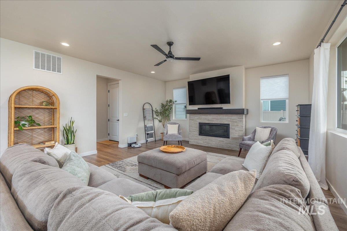 11355 W Soaring Hawk St, Star, Idaho 83669, 4 Bedrooms, 2.5 Bathrooms, Residential For Sale, Price $650,000, 98998788
