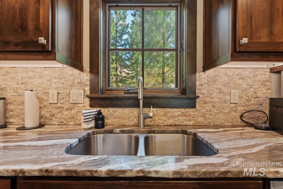 86 Golden Bar Ct, Donnelly, Idaho 83615, 3 Bedrooms, 4 Bathrooms, Residential For Sale, Price $1,369,000, 98998789