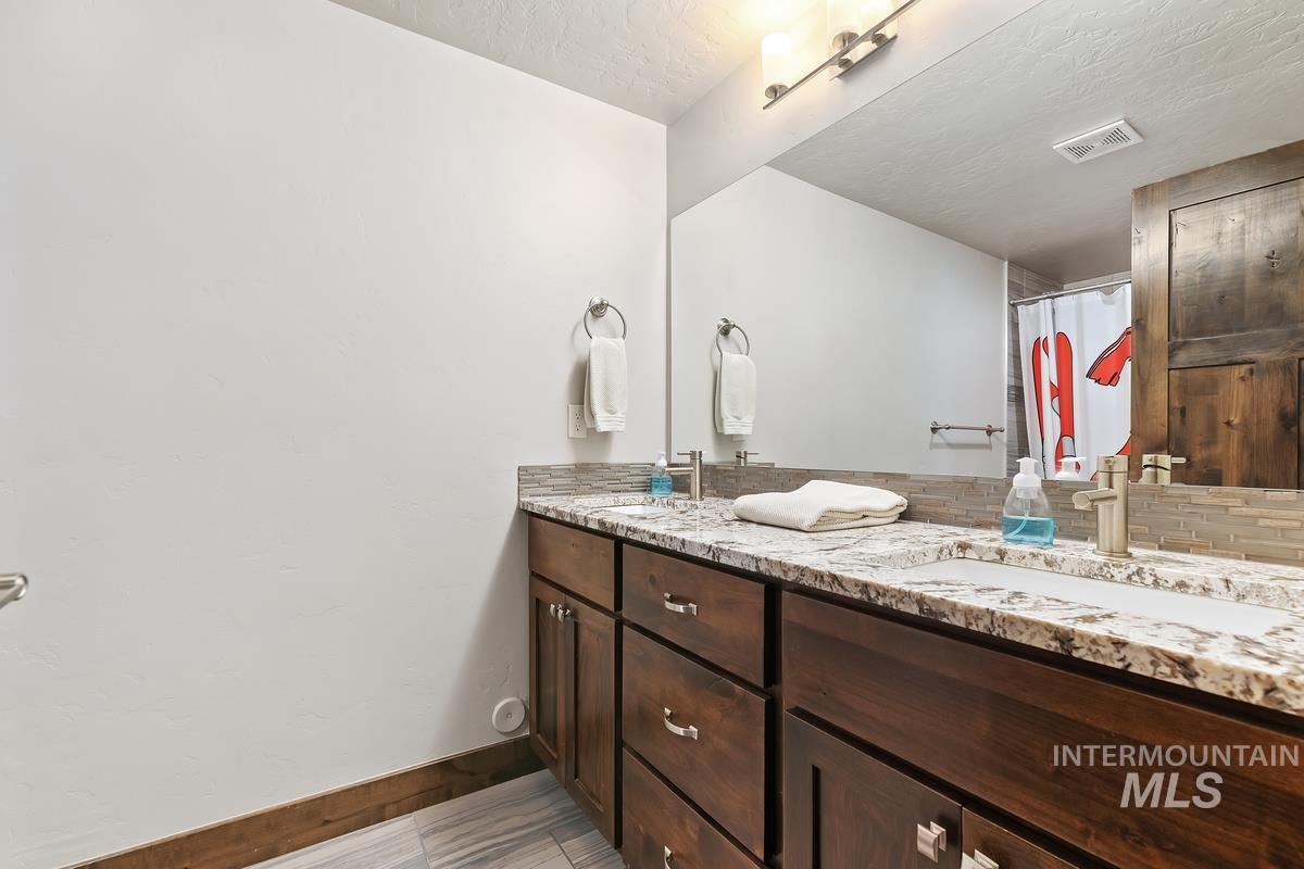 86 Golden Bar Ct, Donnelly, Idaho 83615, 3 Bedrooms, 4 Bathrooms, Residential For Sale, Price $1,369,000, 98998789