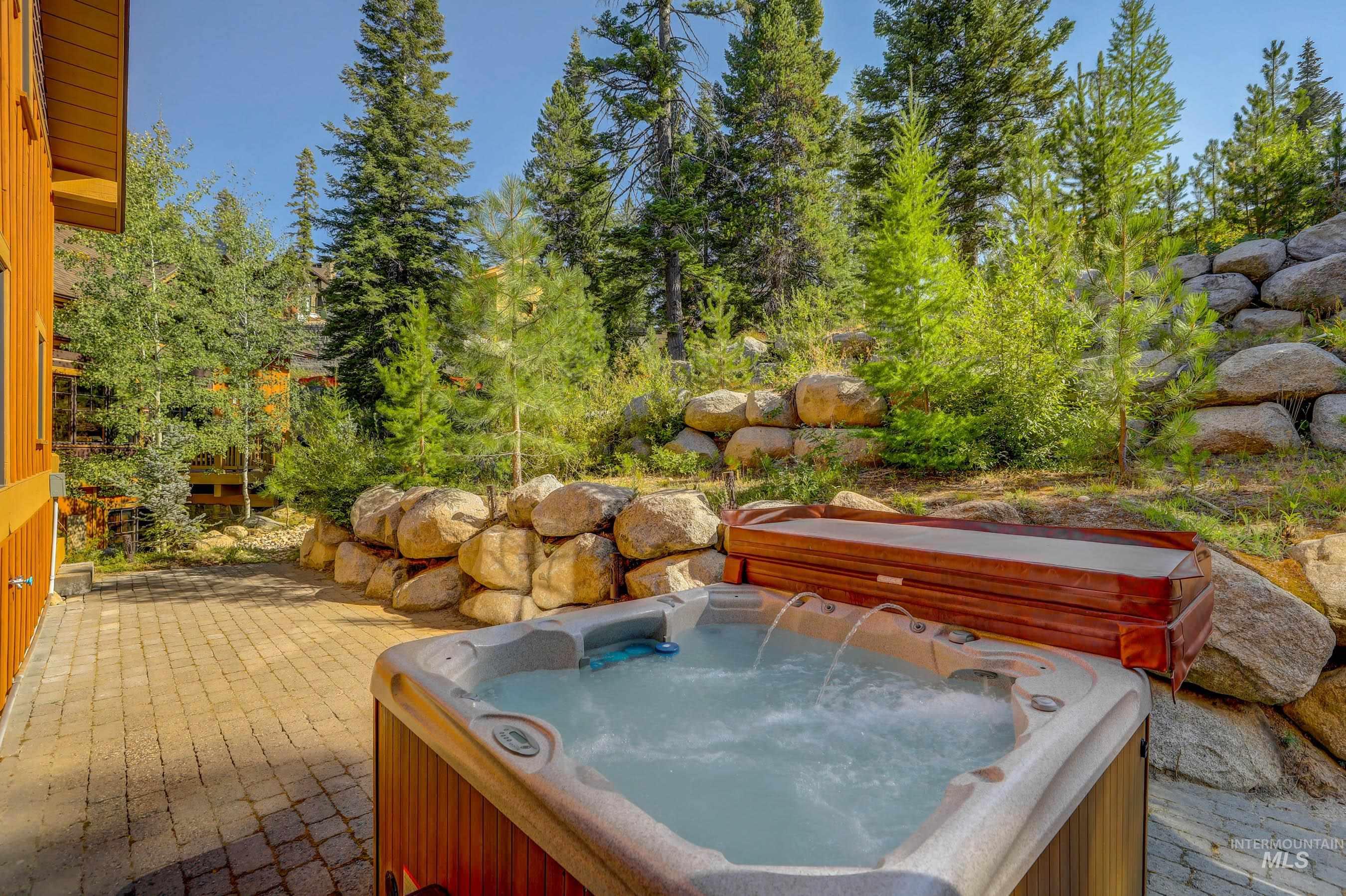 86 Golden Bar Ct, Donnelly, Idaho 83615, 3 Bedrooms, 4 Bathrooms, Residential For Sale, Price $1,369,000, 98998789