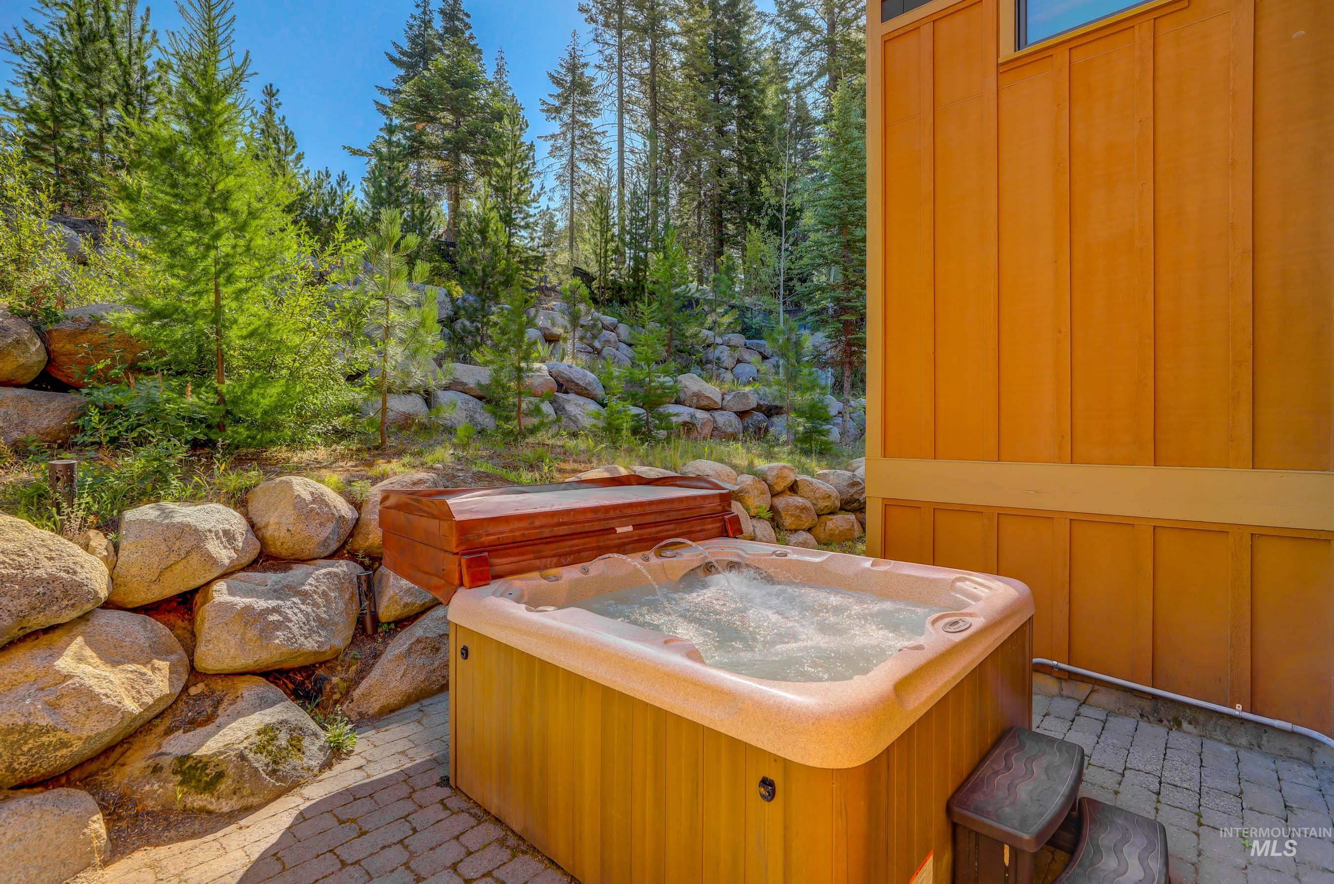 86 Golden Bar Ct, Donnelly, Idaho 83615, 3 Bedrooms, 4 Bathrooms, Residential For Sale, Price $1,369,000, 98998789